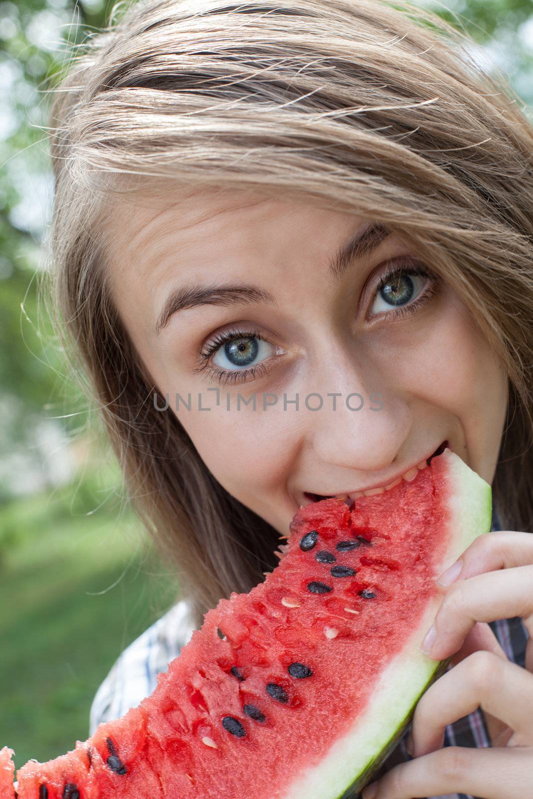 woman and watermelon by palinchak