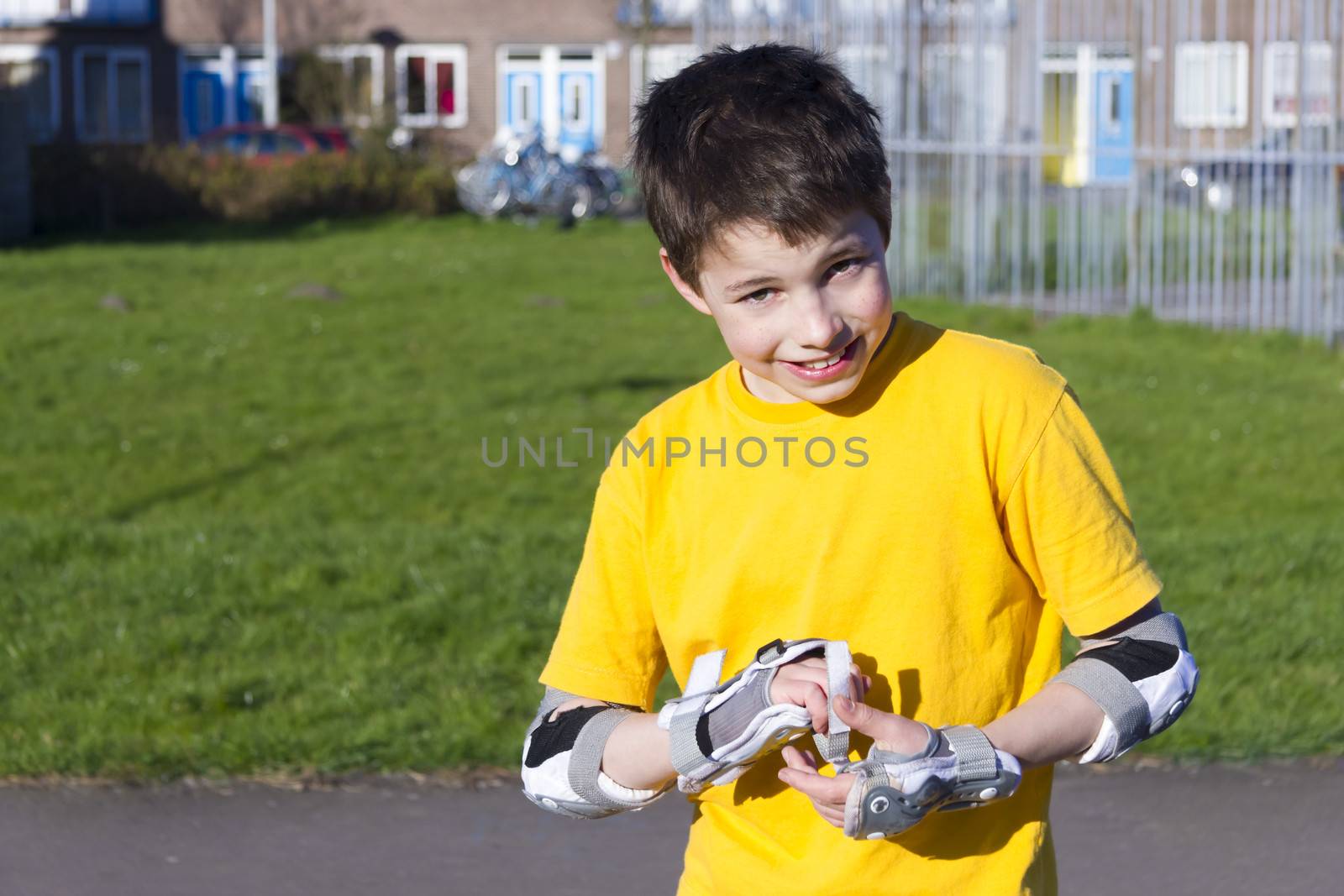 The boy puts on intently roller protection kit