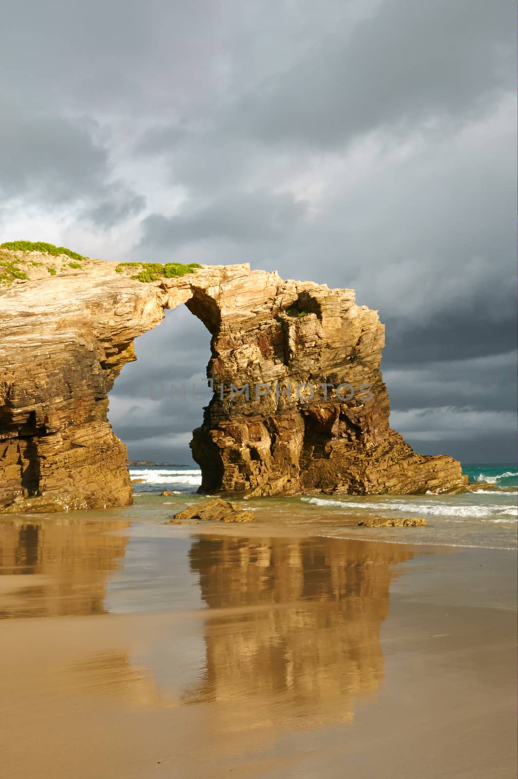 Las Catedrales beach, Ribadeo, Spain. Last ray of sun in the early morning before the rain.