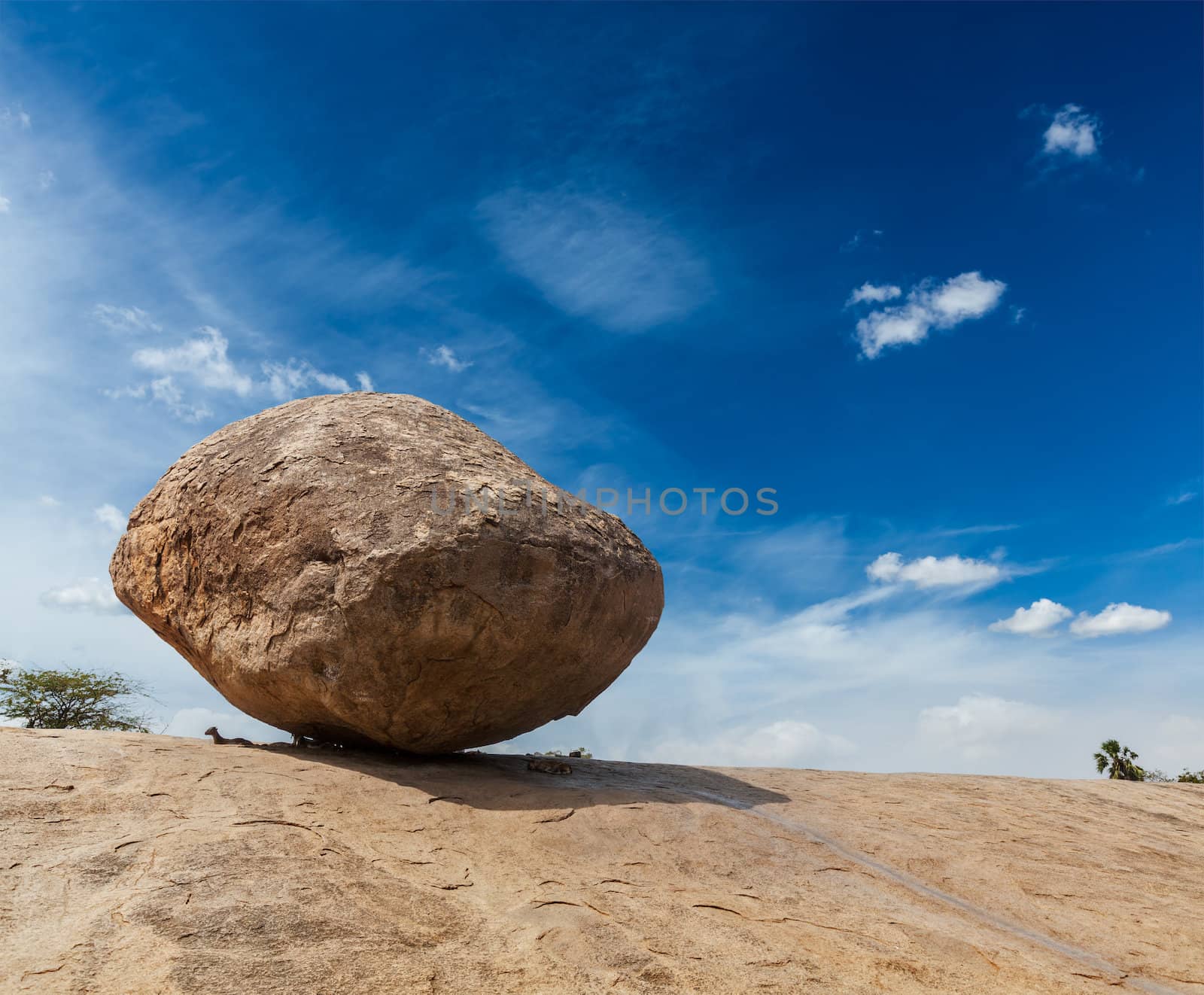 Krishna's butterball -  balancing giant natural rock stone, Maha by dimol