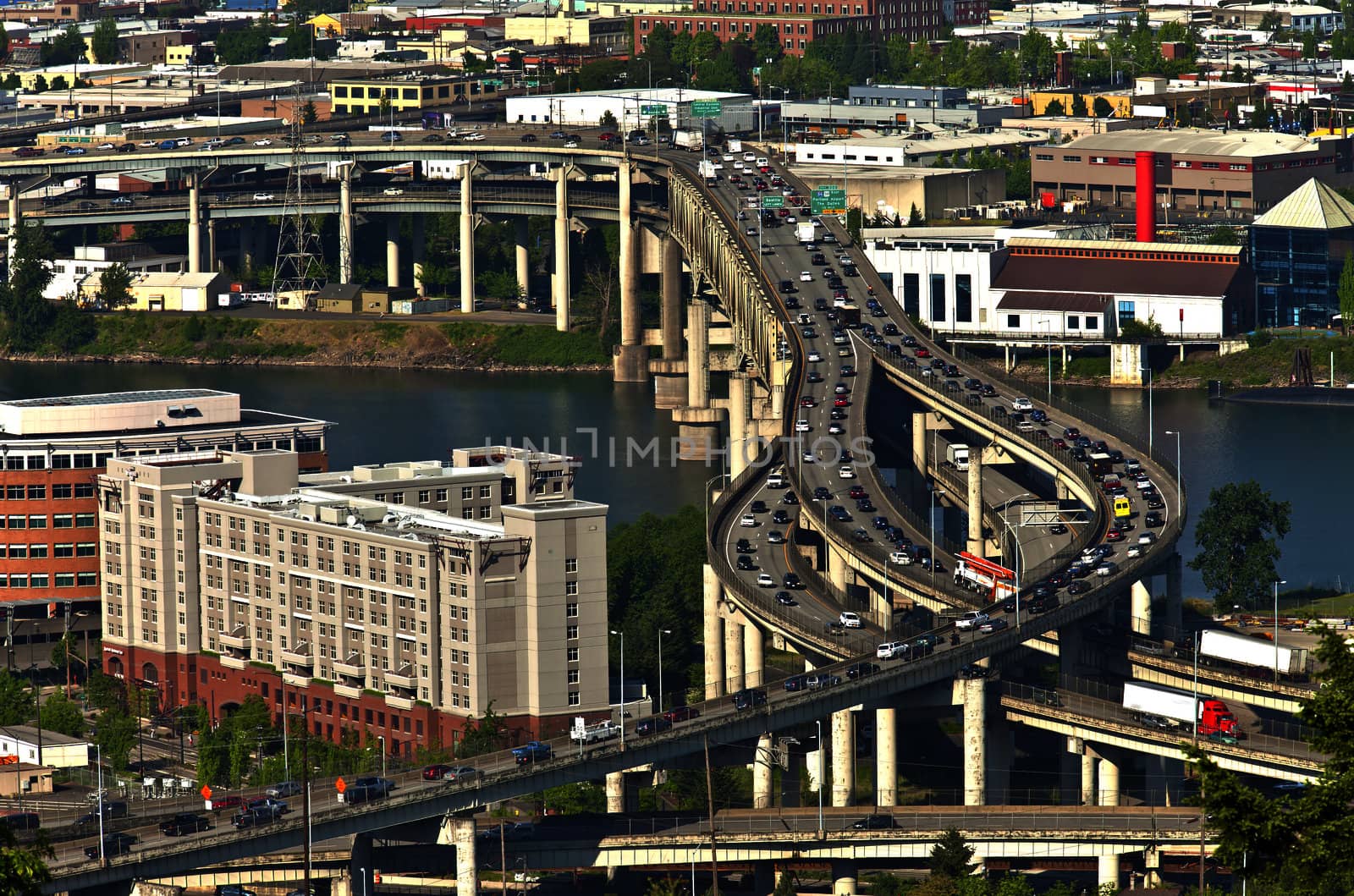 Rush hour traffic on the freeways in Portland Oregon.