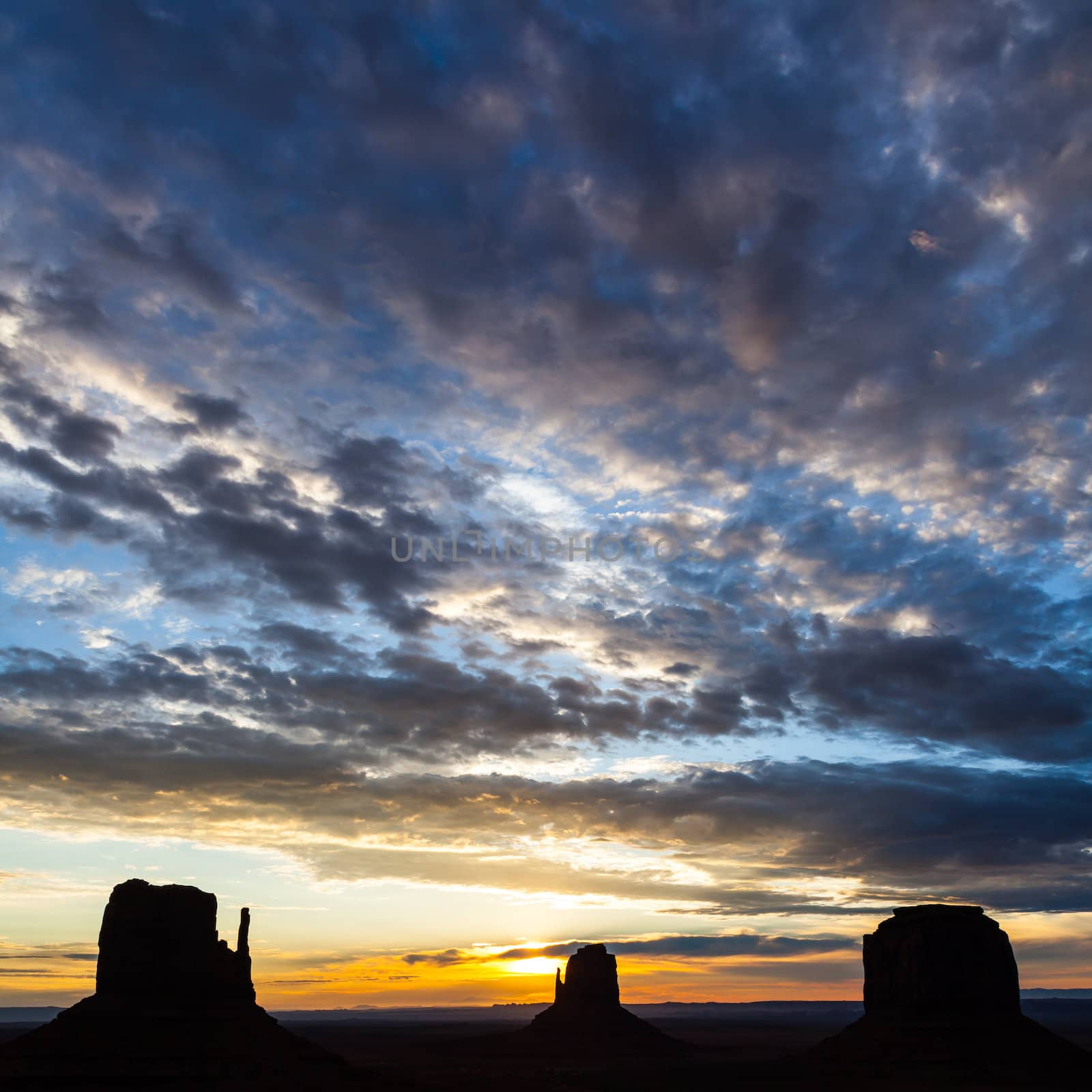 Wonderful colours during sunrise in this iconic view of Monument Valley, USA