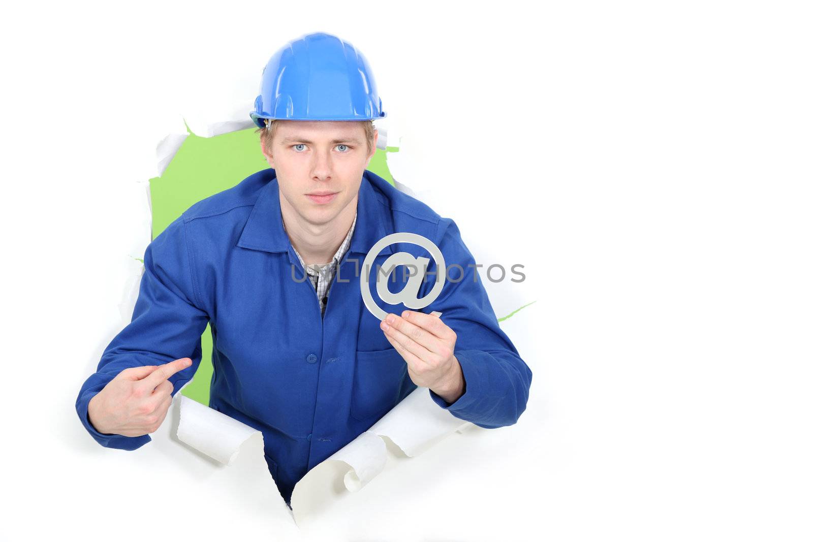 Builder promoting e-mail address