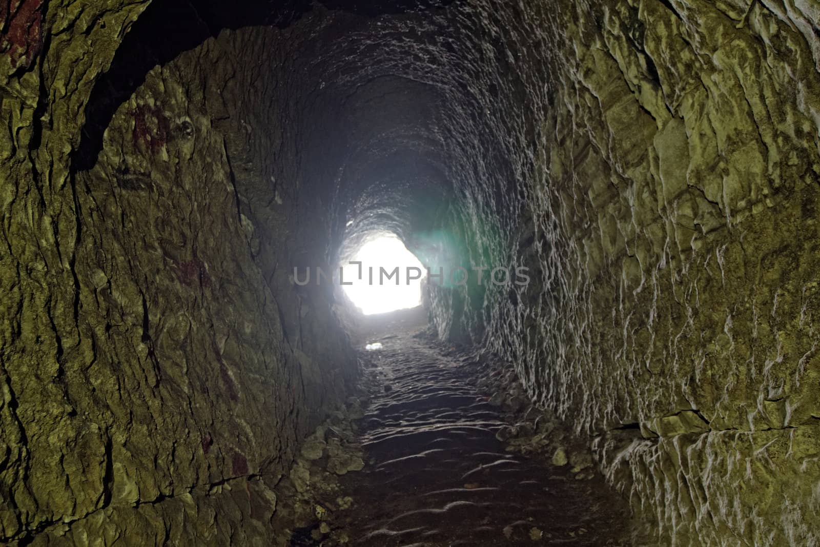 cave in the rock, towards the white light as exit