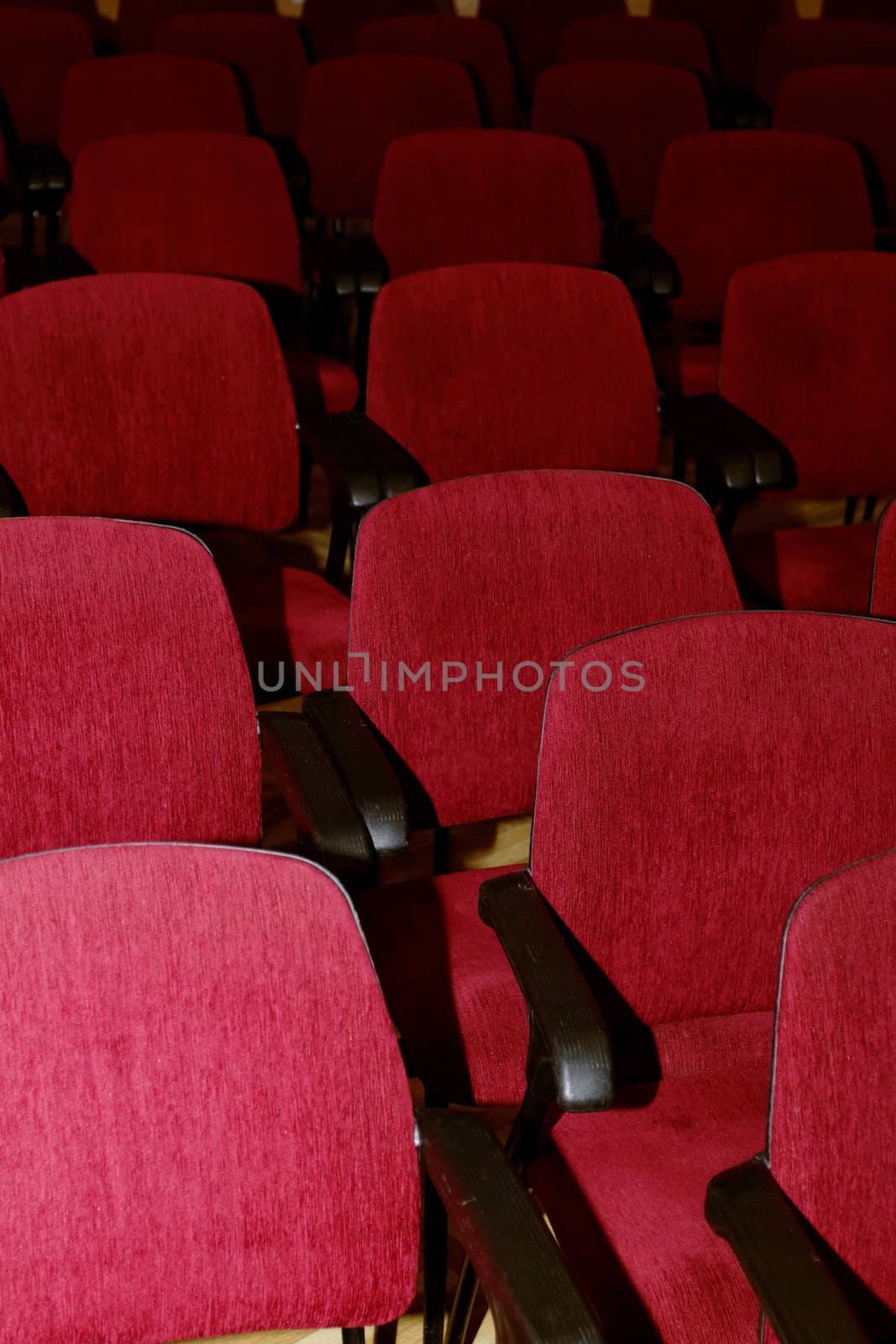 empty chairs by NagyDodo
