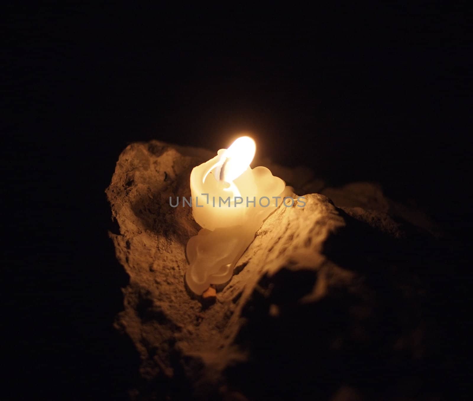 candle on the stone 