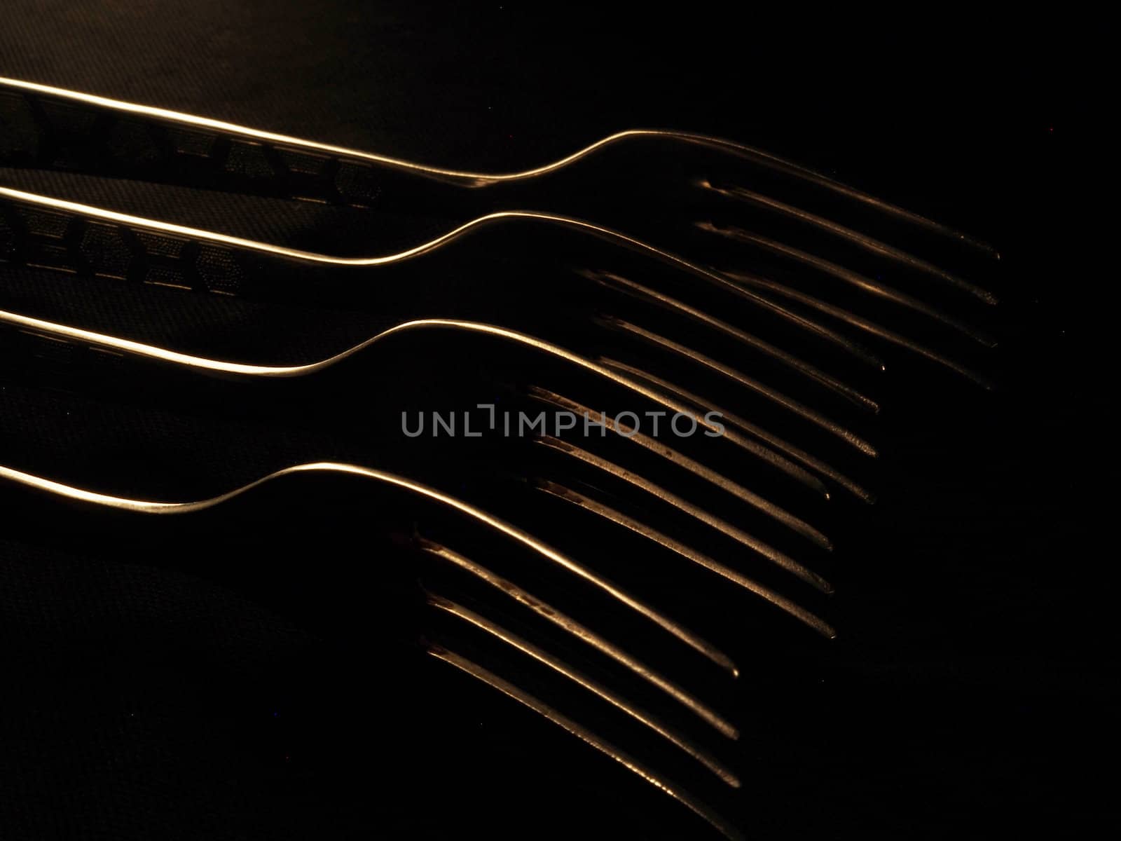 fork on a dark background by Enskanto