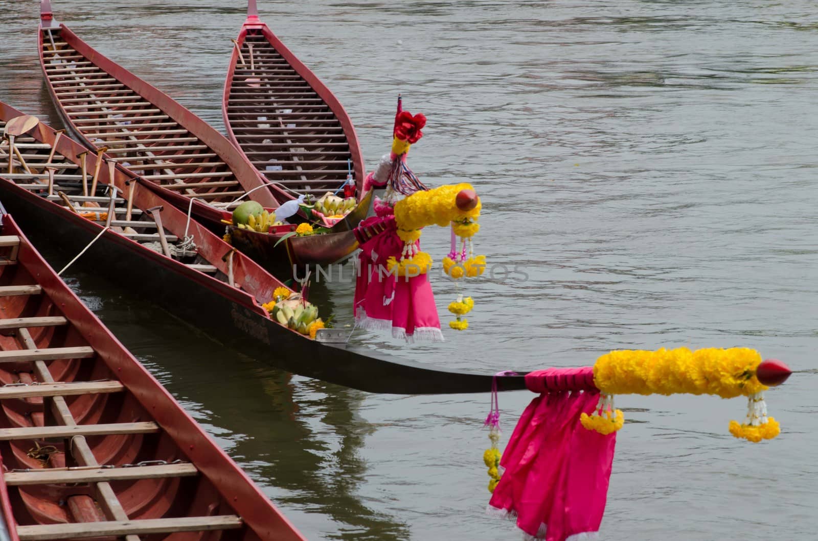 Petchaburi, THAILAND - October 7 : Participants in the Petchaburi Long Boat Competition 2012 on October 7, 2012 in The Petchaburi river ,Petchaburi Province, Thailand. 