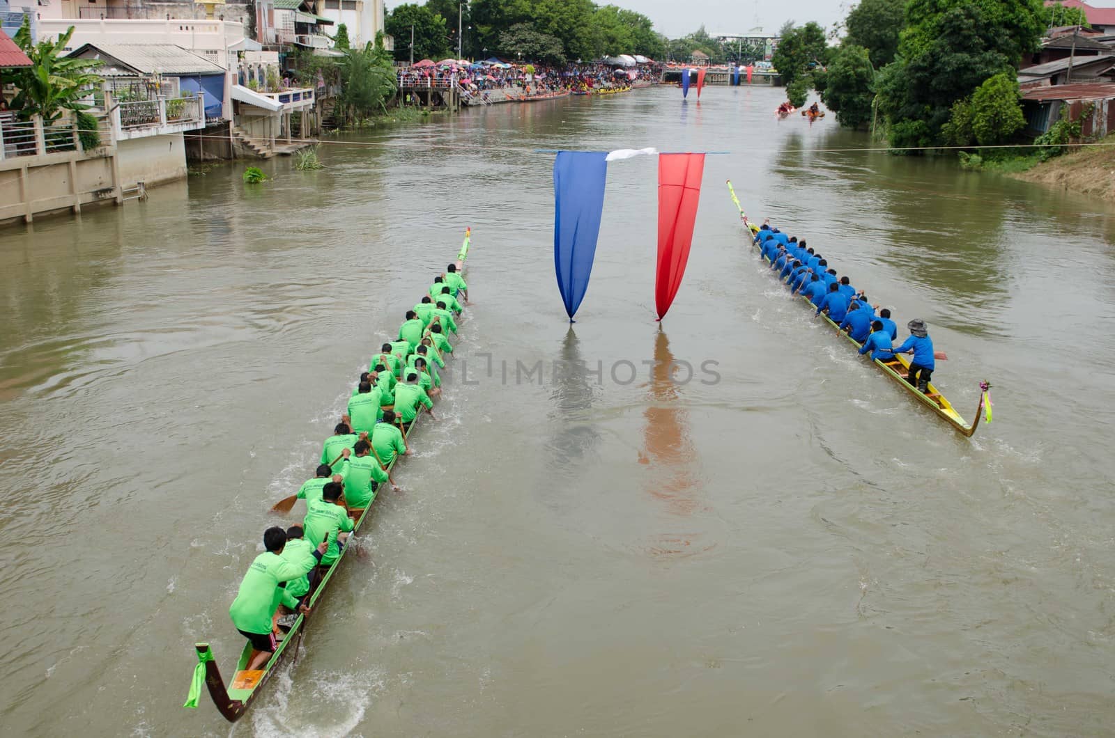 Petchaburi, THAILAND - October 7 : Participants in the Petchaburi Long Boat Competition 2012 on October 7, 2012 in The Petchaburi river ,Petchaburi Province, Thailand. 