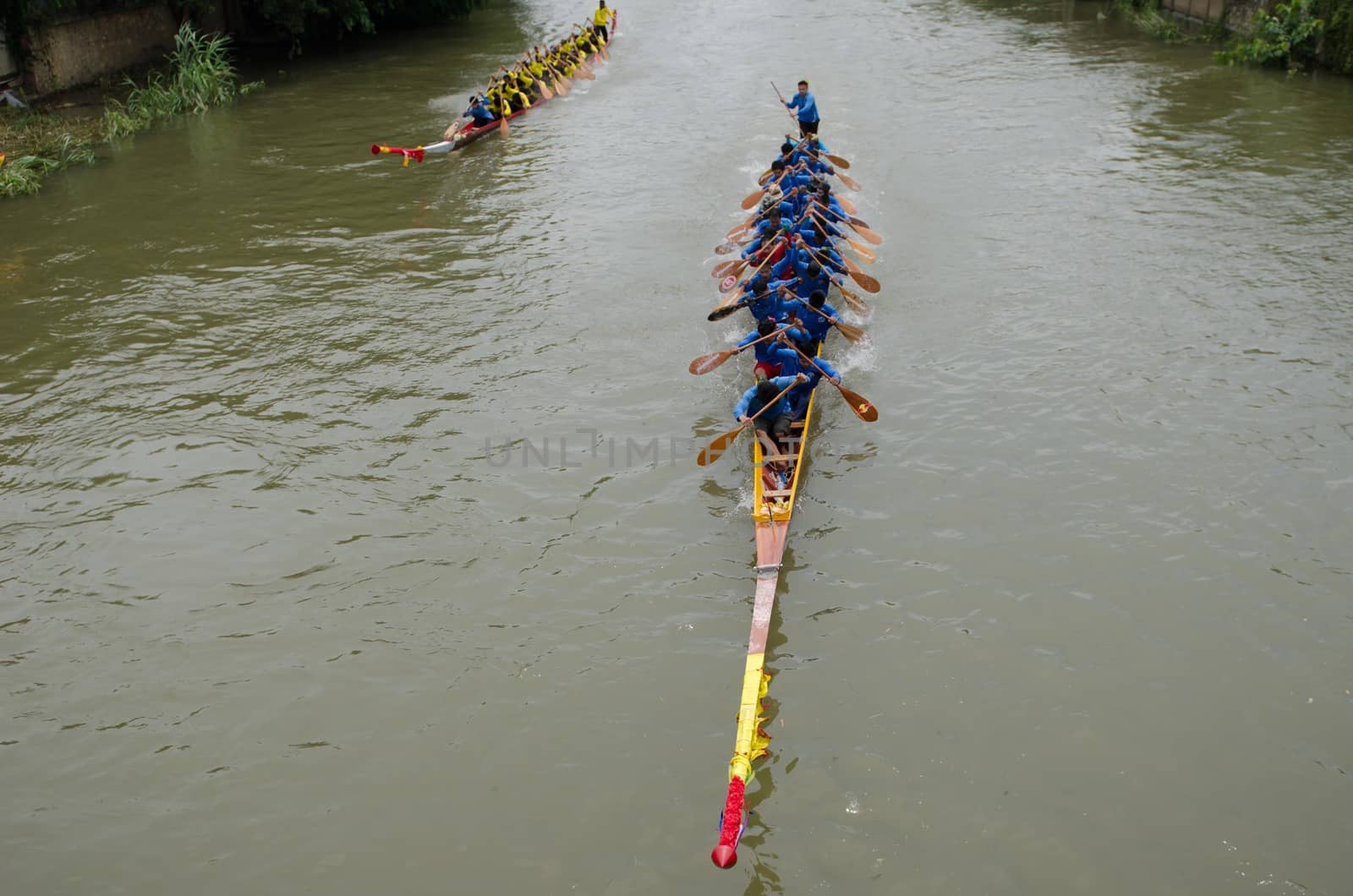 Petchaburi, THAILAND - October 7 : Participants in the Petchaburi Long Boat Competition 2012 on October 7, 2012 in The Petchaburi river ,Petchaburi Province, Thailand. 