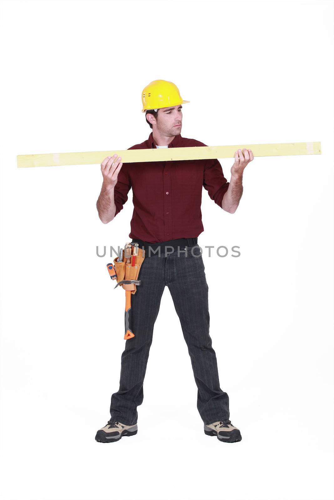 Carpenter holding a plank by phovoir
