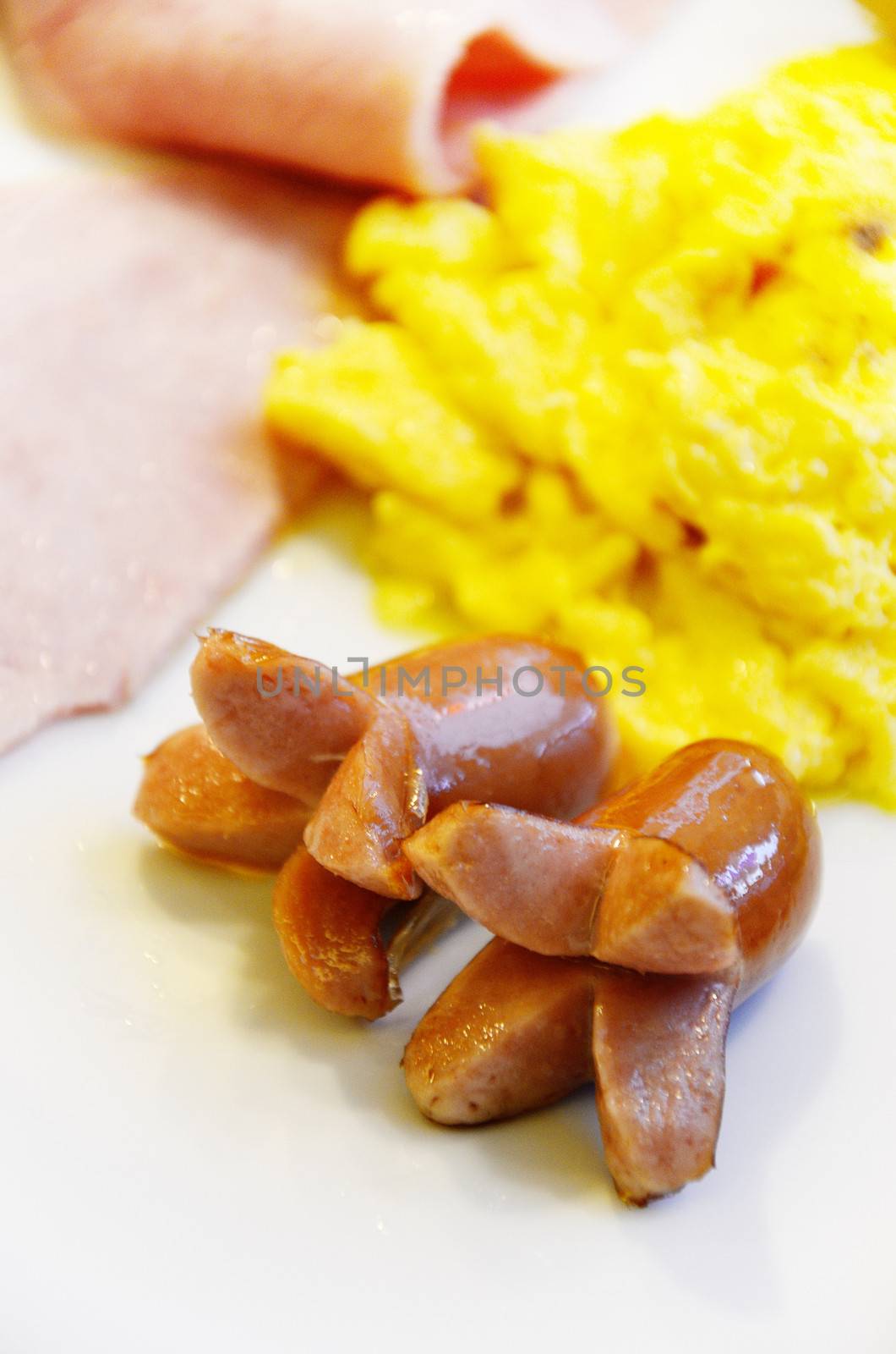 Scrambled eggs with bread in dish