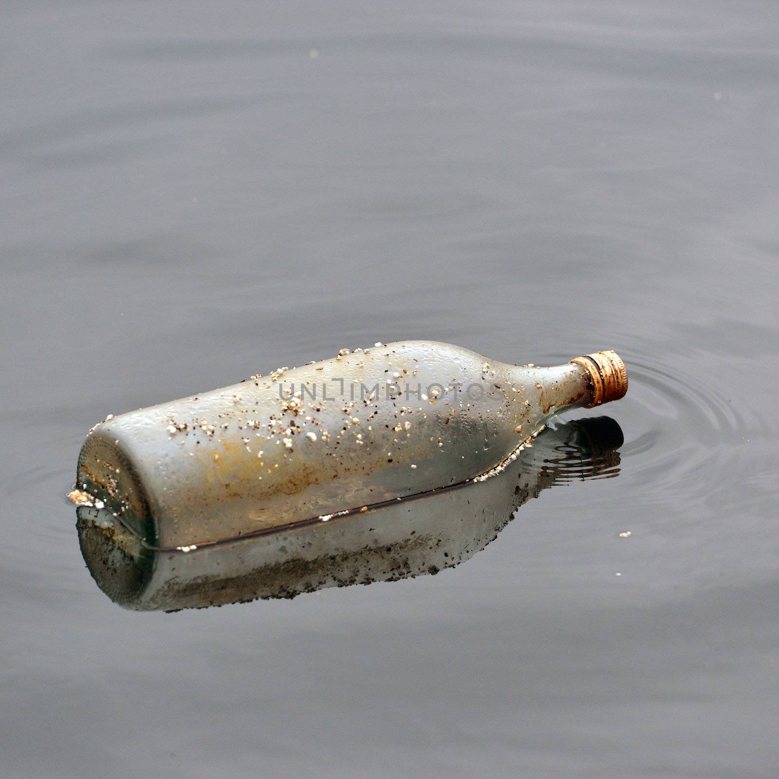 bottle that pollutes the sea surface