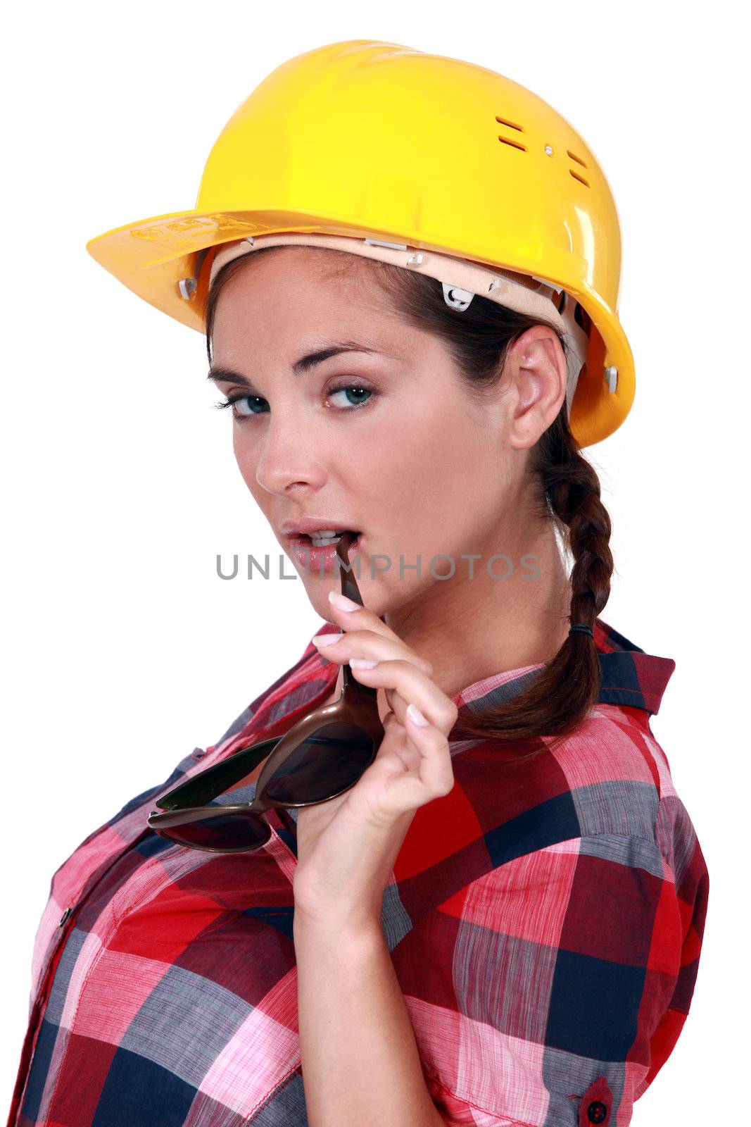 An alluring female construction worker with sunglasses.
