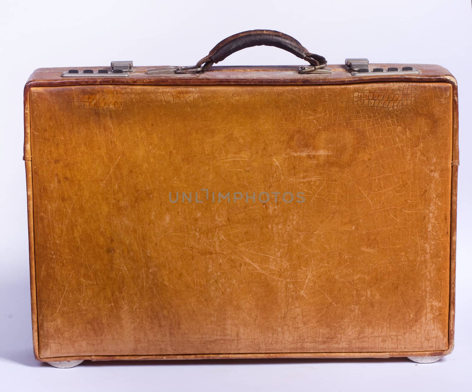 old suitcase by sarkao
