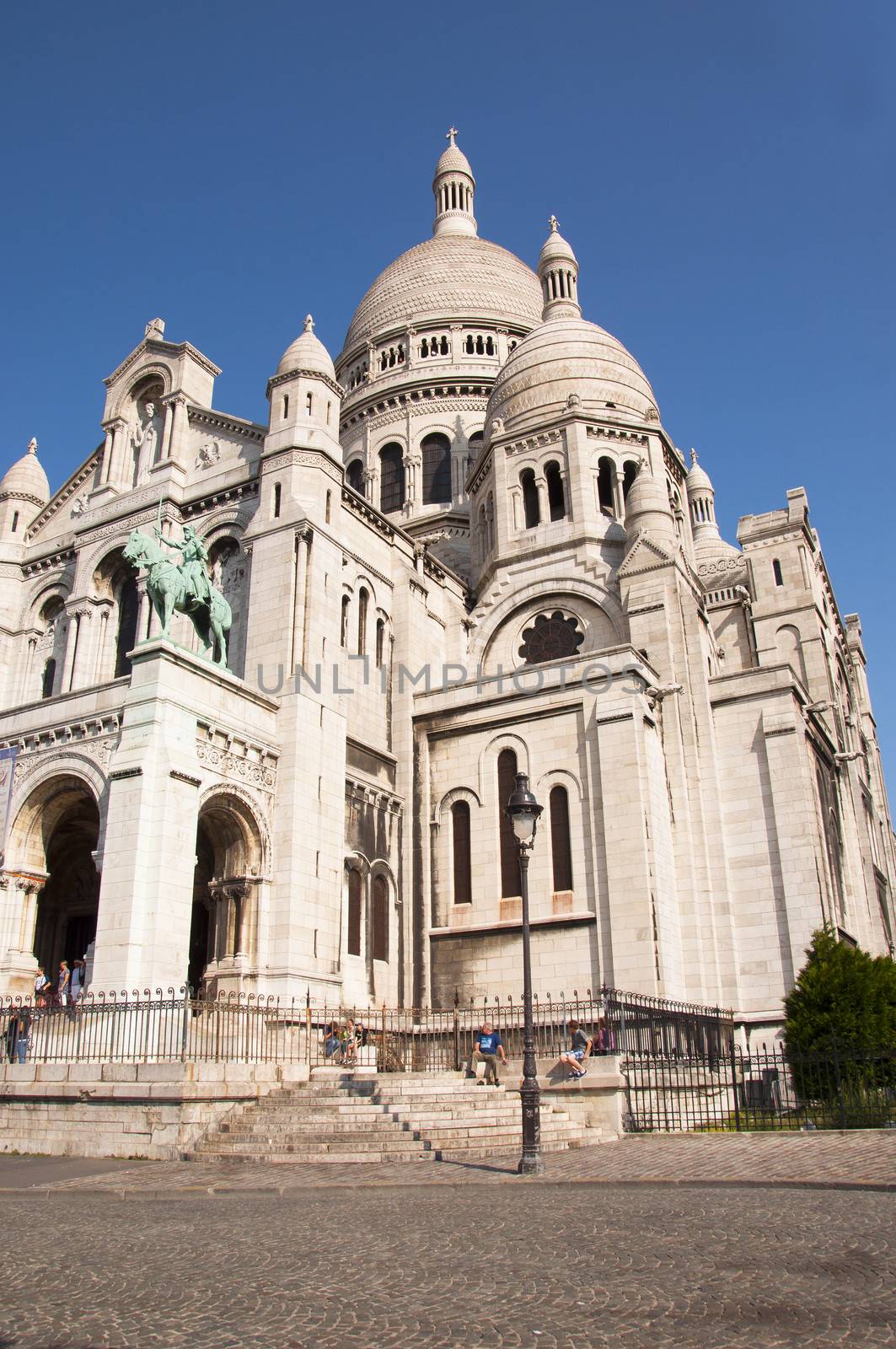 Sacre Coeur in Paris by sognolucido