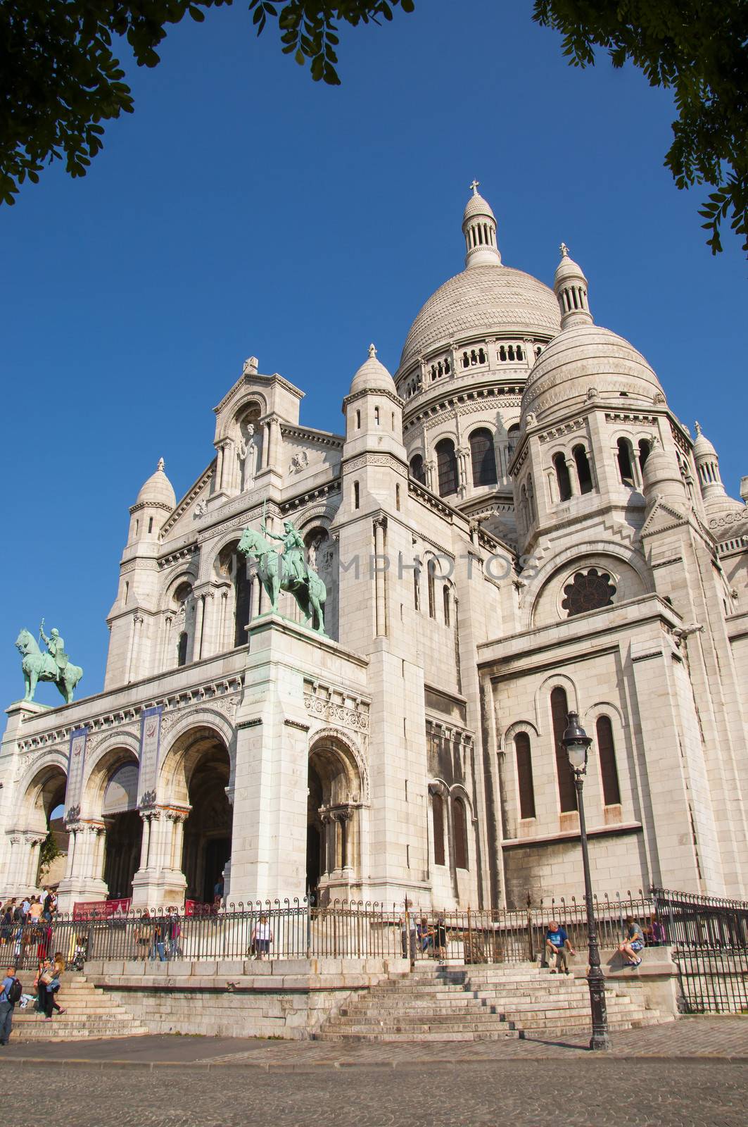 Sacre Coeur in Paris by sognolucido