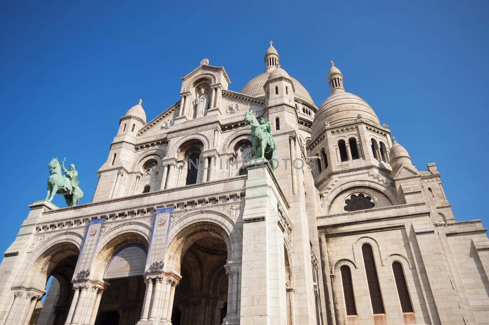 Sacre Coeur in Paris by sognolucido