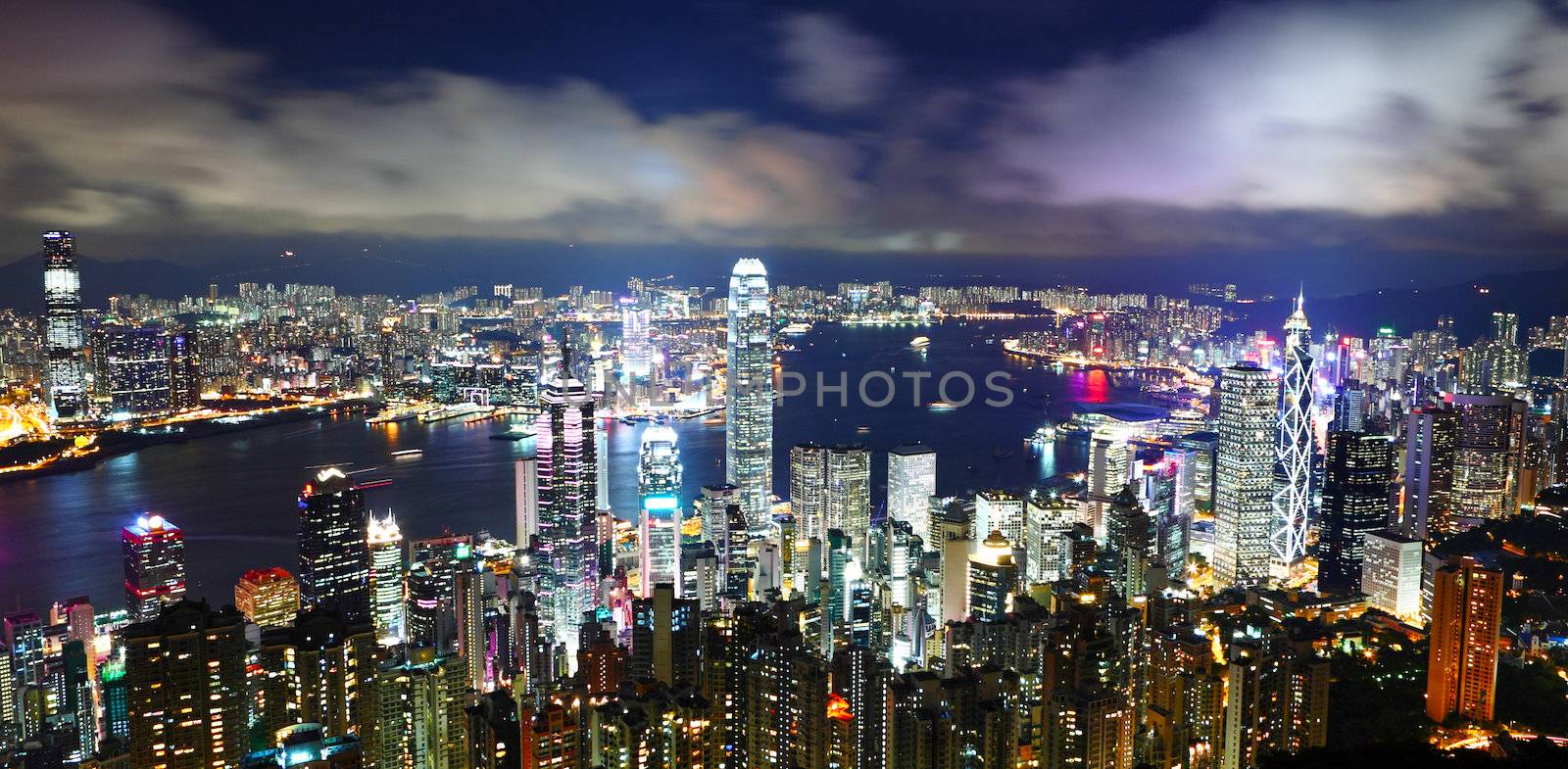 Hong Kong landmark by leungchopan