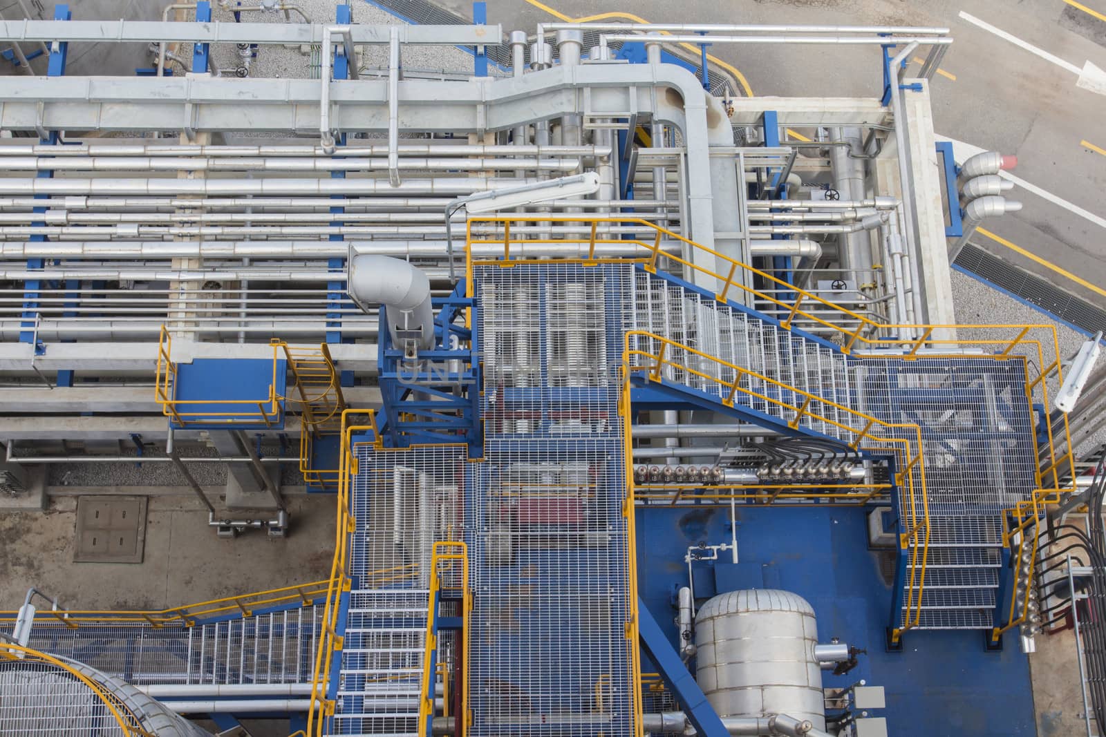 Pipeline with structure in chemical plant
