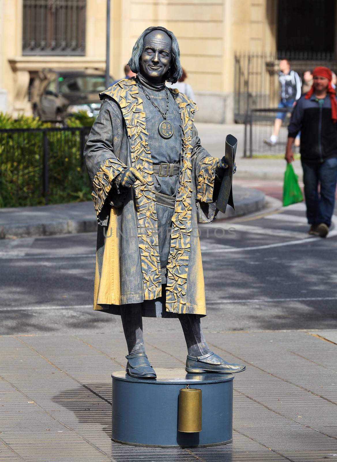Human statue dressed as Christopher Columbus by Nobilior
