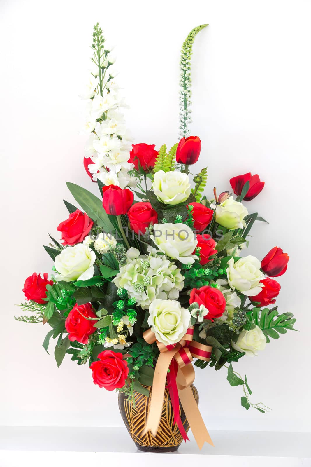 Bouquet of red and white roses in a vase