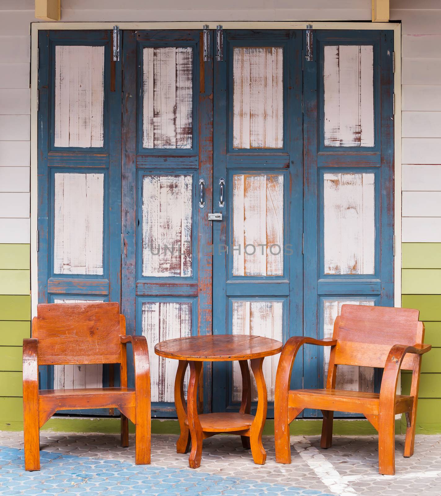 Wood chairs and wood wall by smuay
