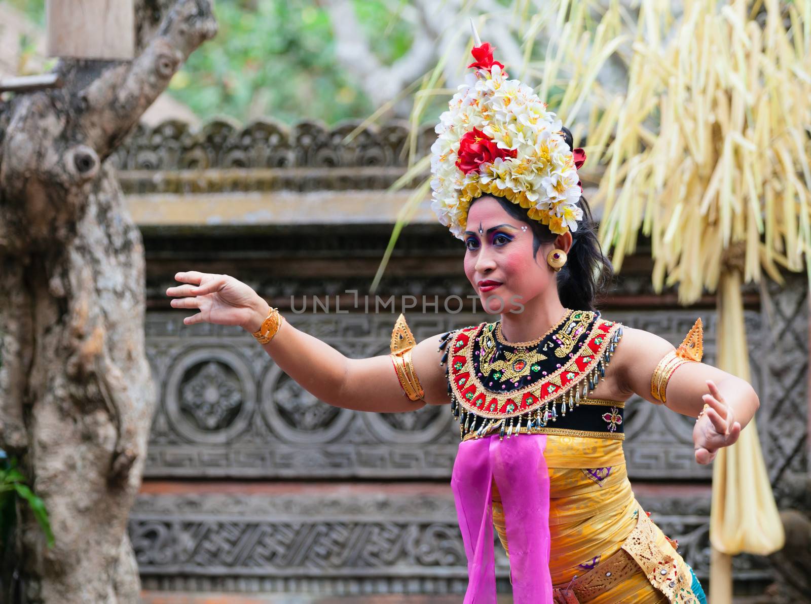 BALI - SEP 21: Barong and Kris Dance performs at Sahadewah, in Batubulan, Bali, Indonesia on Sep 21, 2012. This famous play represents an fight between good and bad gods.