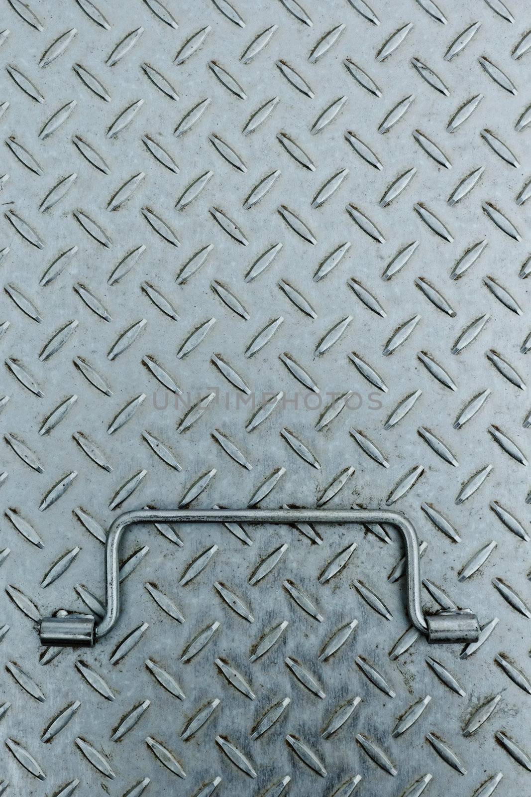 Seamless steel diamond plate with handle