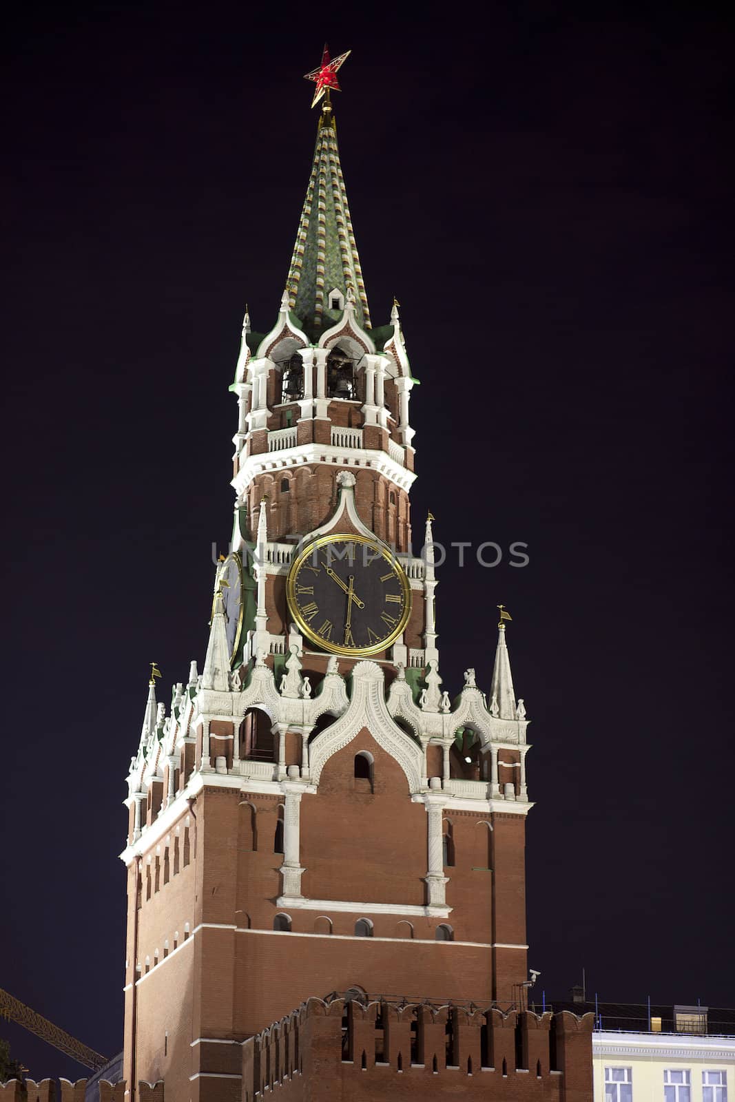 Night view of Spasskaya tower at the Moscow kremlin 
