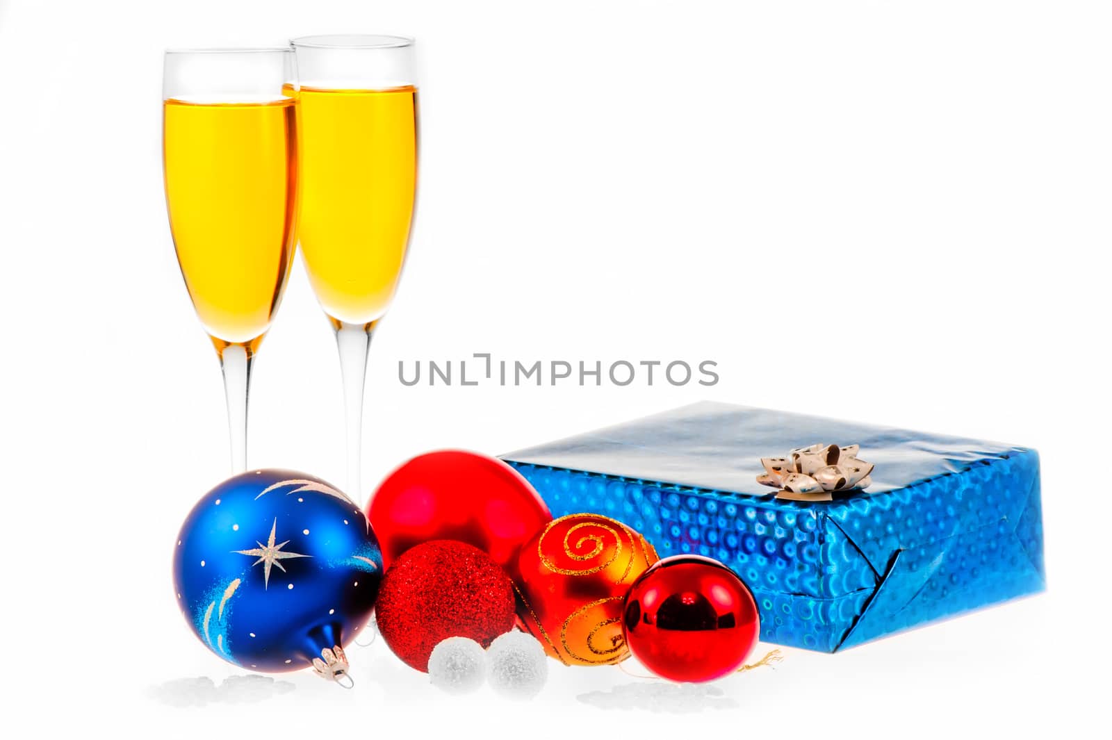 Two glasses of champagne, christmas balls and gift. by kosmsos111