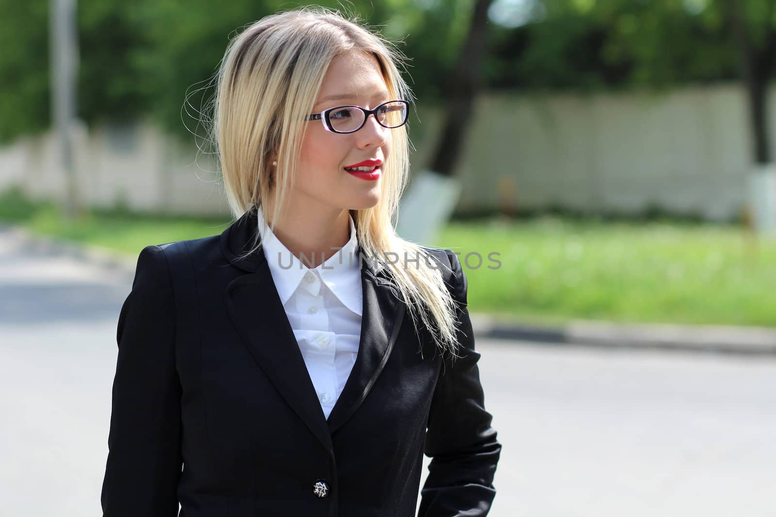 Beautiful young woman in sunglasses. Outdoor portrait