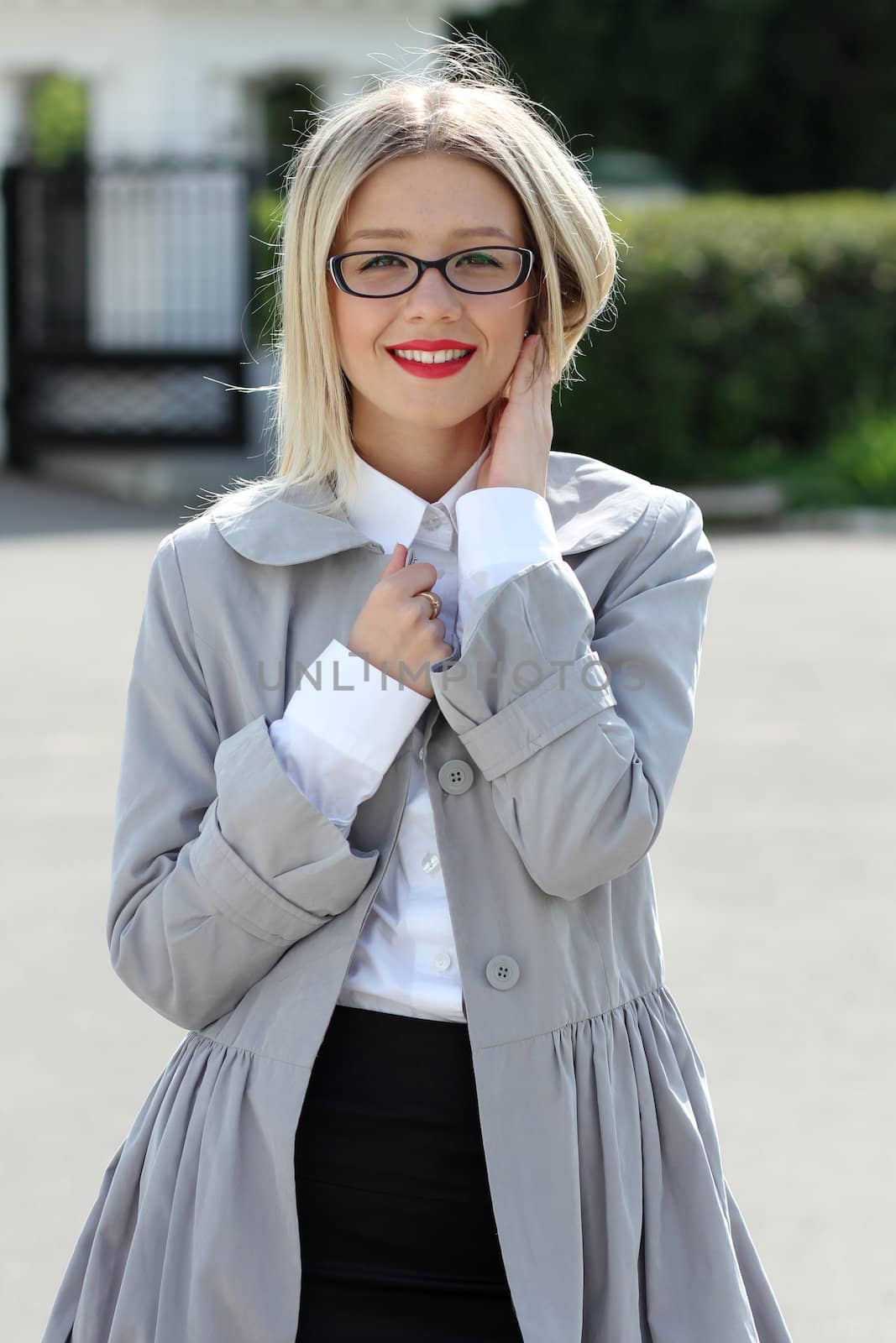 Beautiful young woman in sunglasses. Outdoor portrait