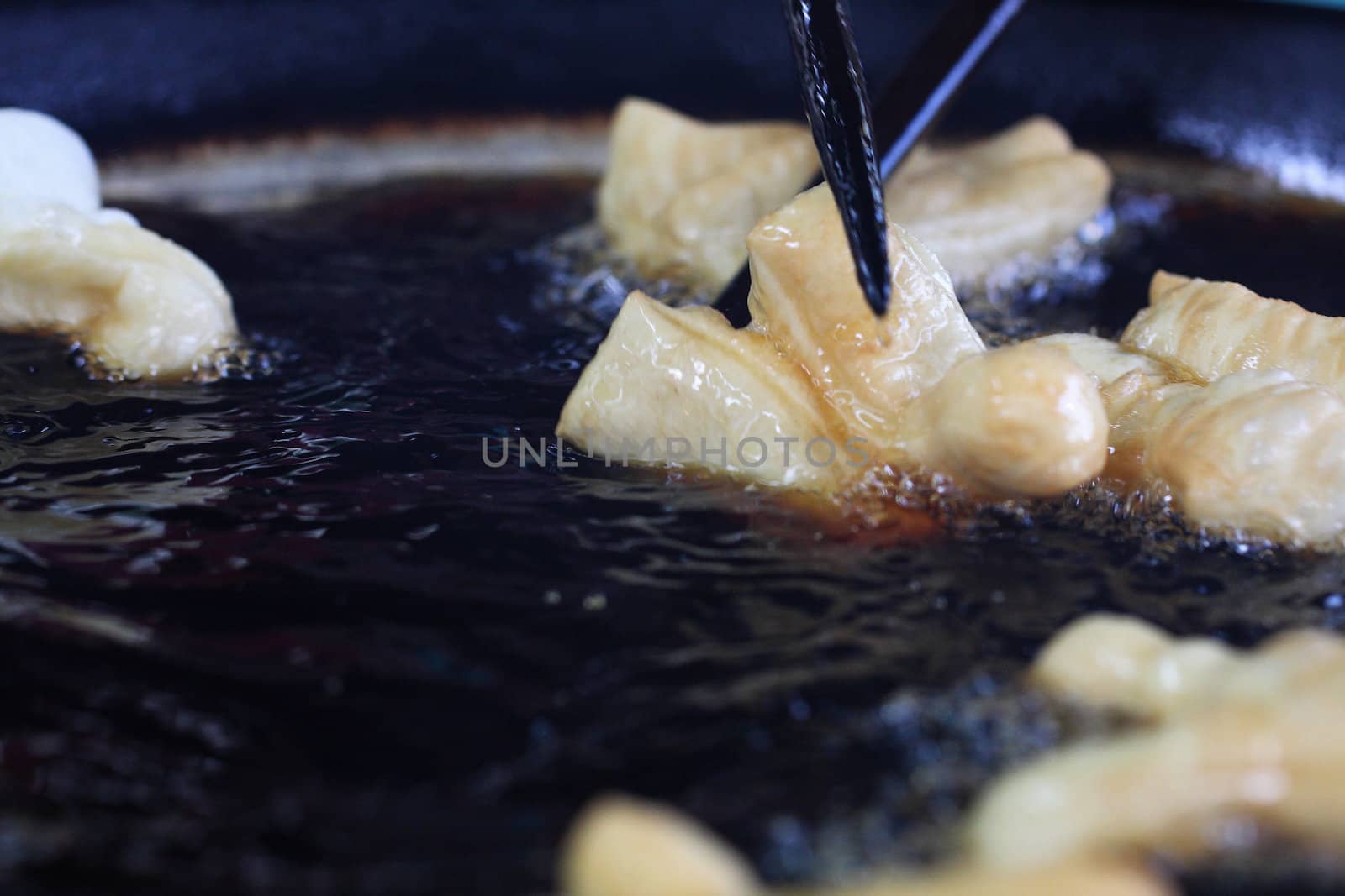 Deep-fried dough stick frying pan