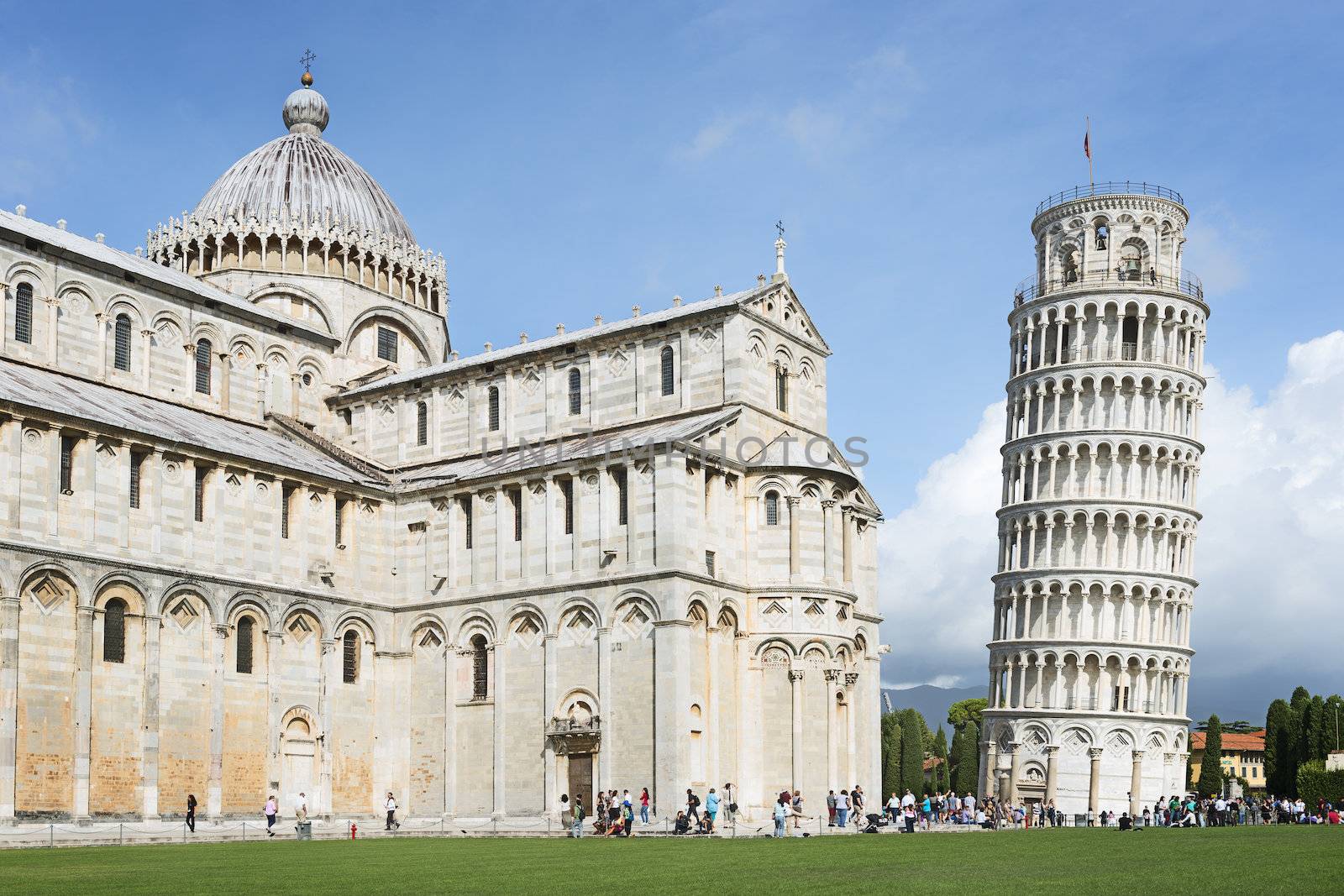 Tower of Pisa with cathedral Santa Maria Assunta in Tuscany, Italia