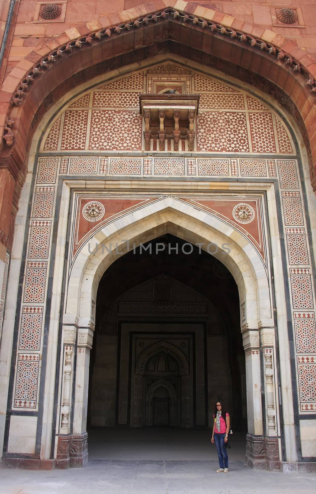 Qila-i-kuna Mosque, Purana Qila, New Delhi by donya_nedomam