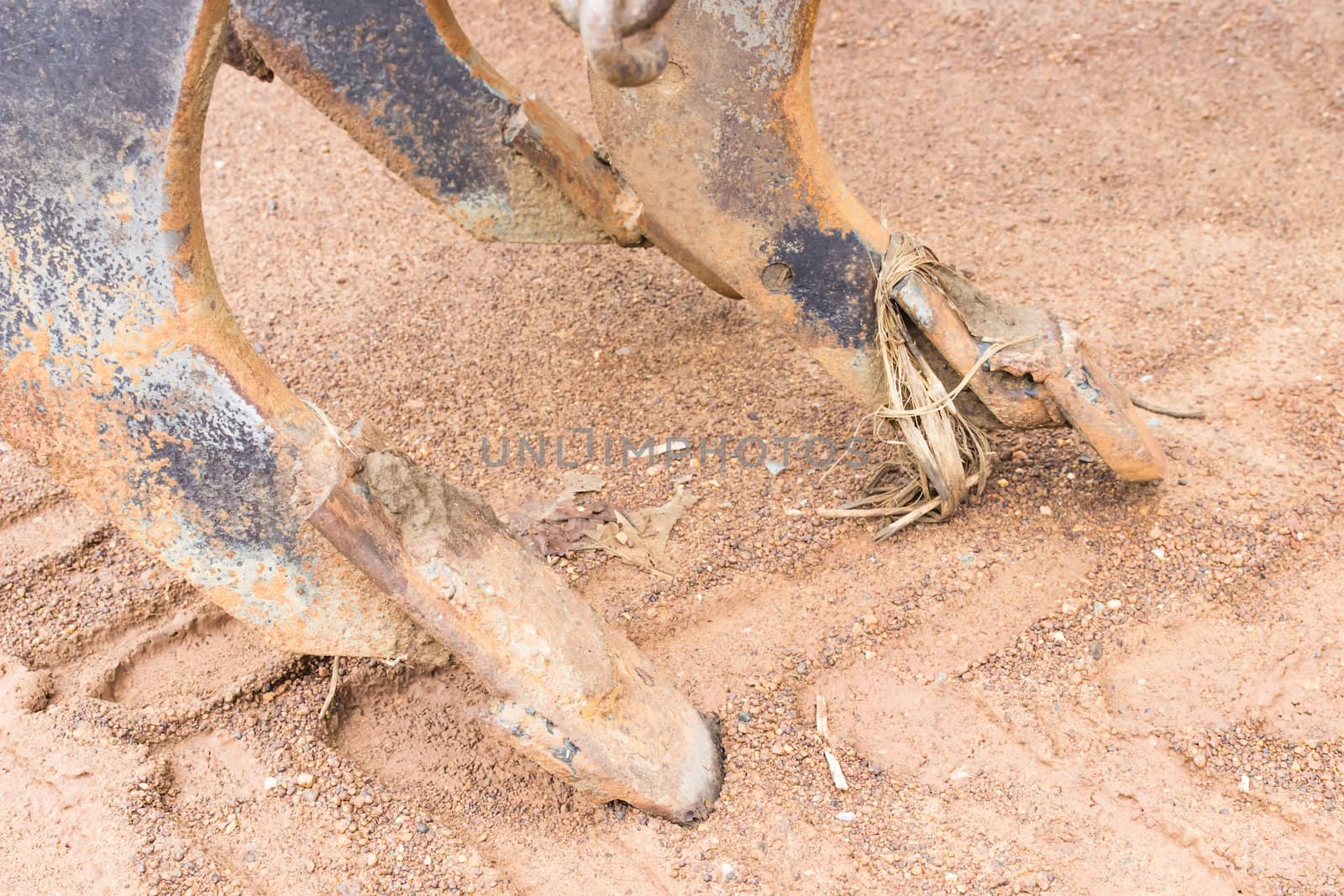 Ripper of tracks sugarcane harvester.