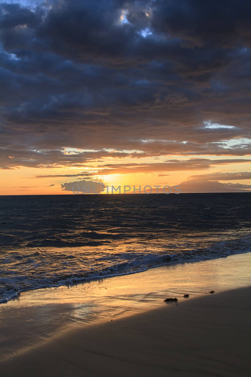 Maui sunset by mypstudio