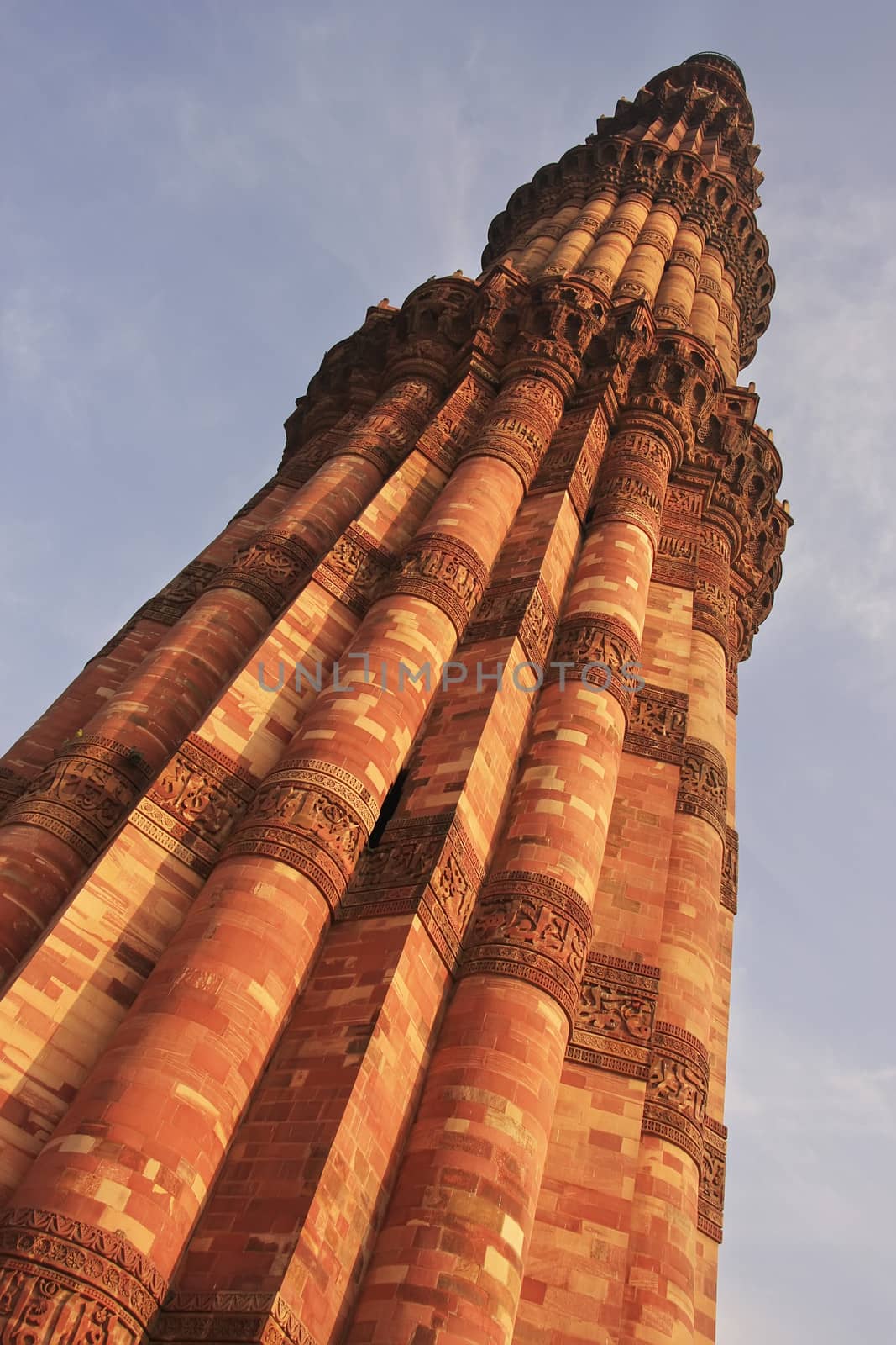 Qutub Minar, Delhi, India by donya_nedomam