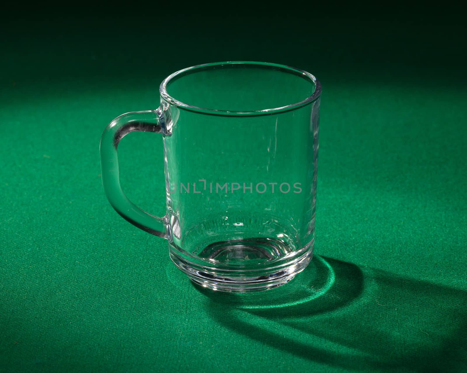 Empty glass beaker by Discovod