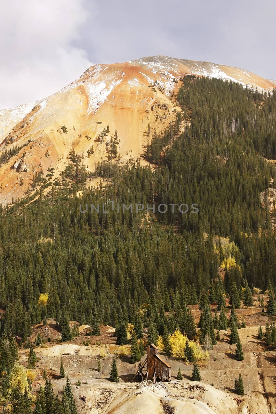 Scenic near Red Mountain pass, Colorado by donya_nedomam