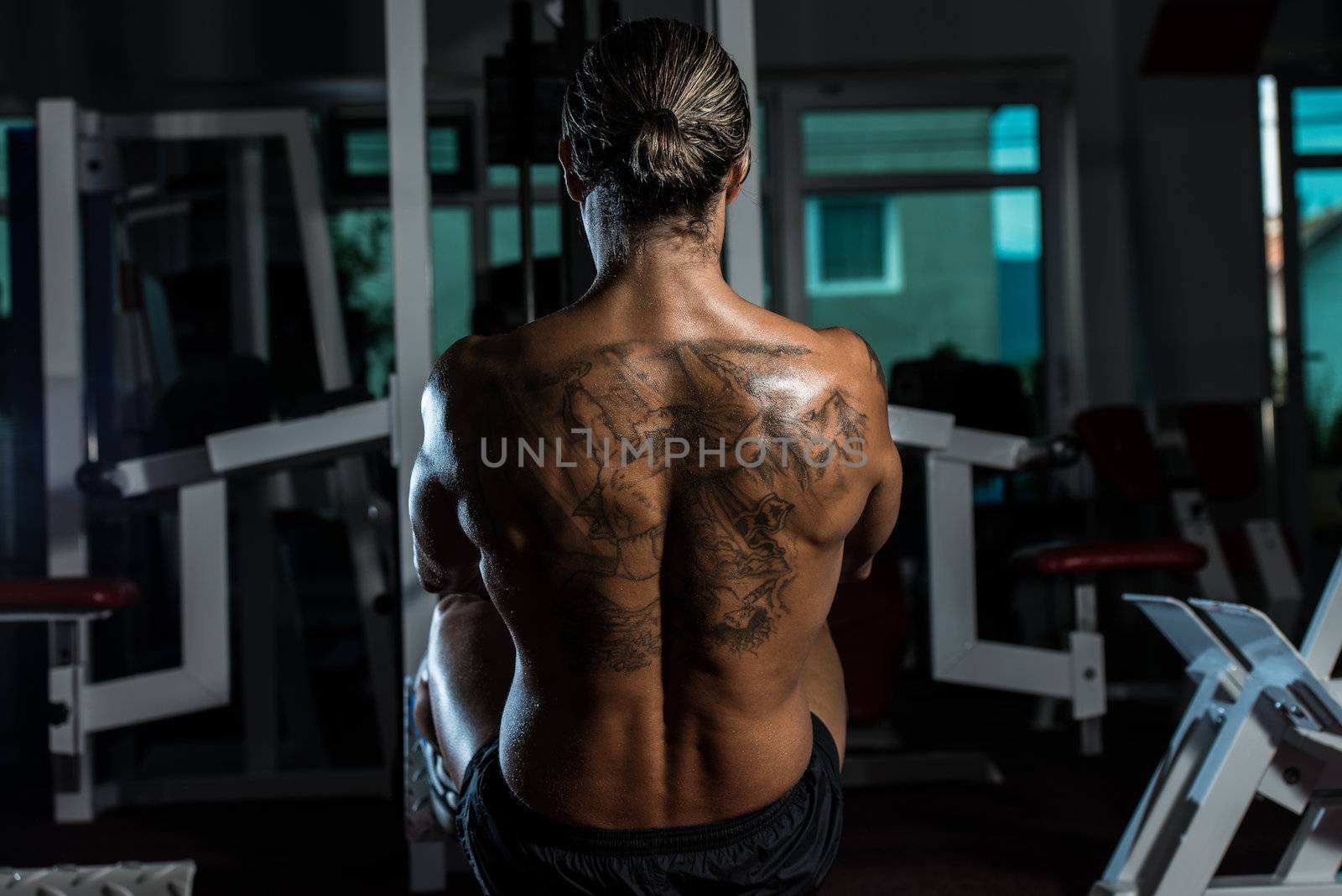 bodybuilder flexing his back by JalePhoto
