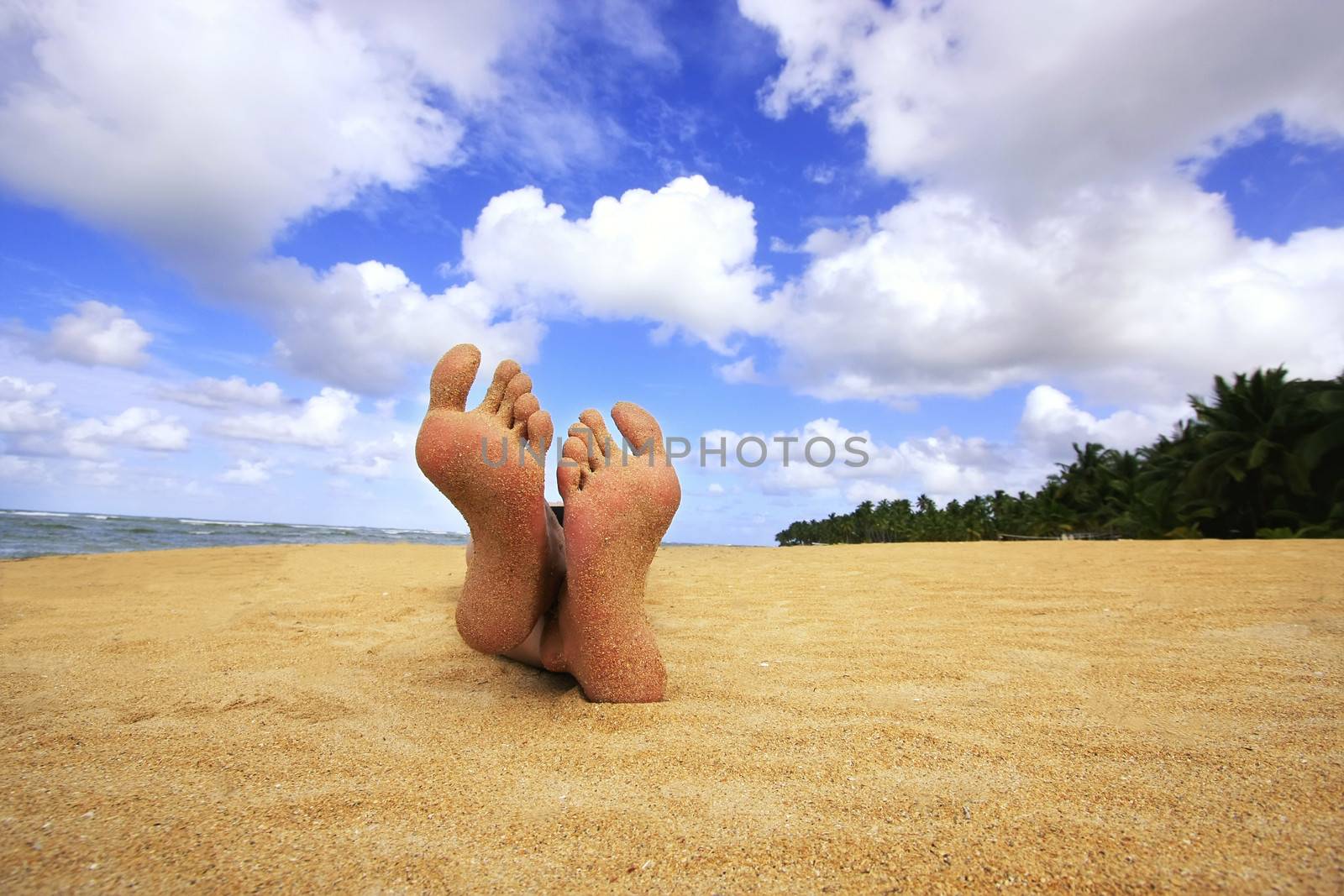 Sandy feet on a tropical beach by donya_nedomam