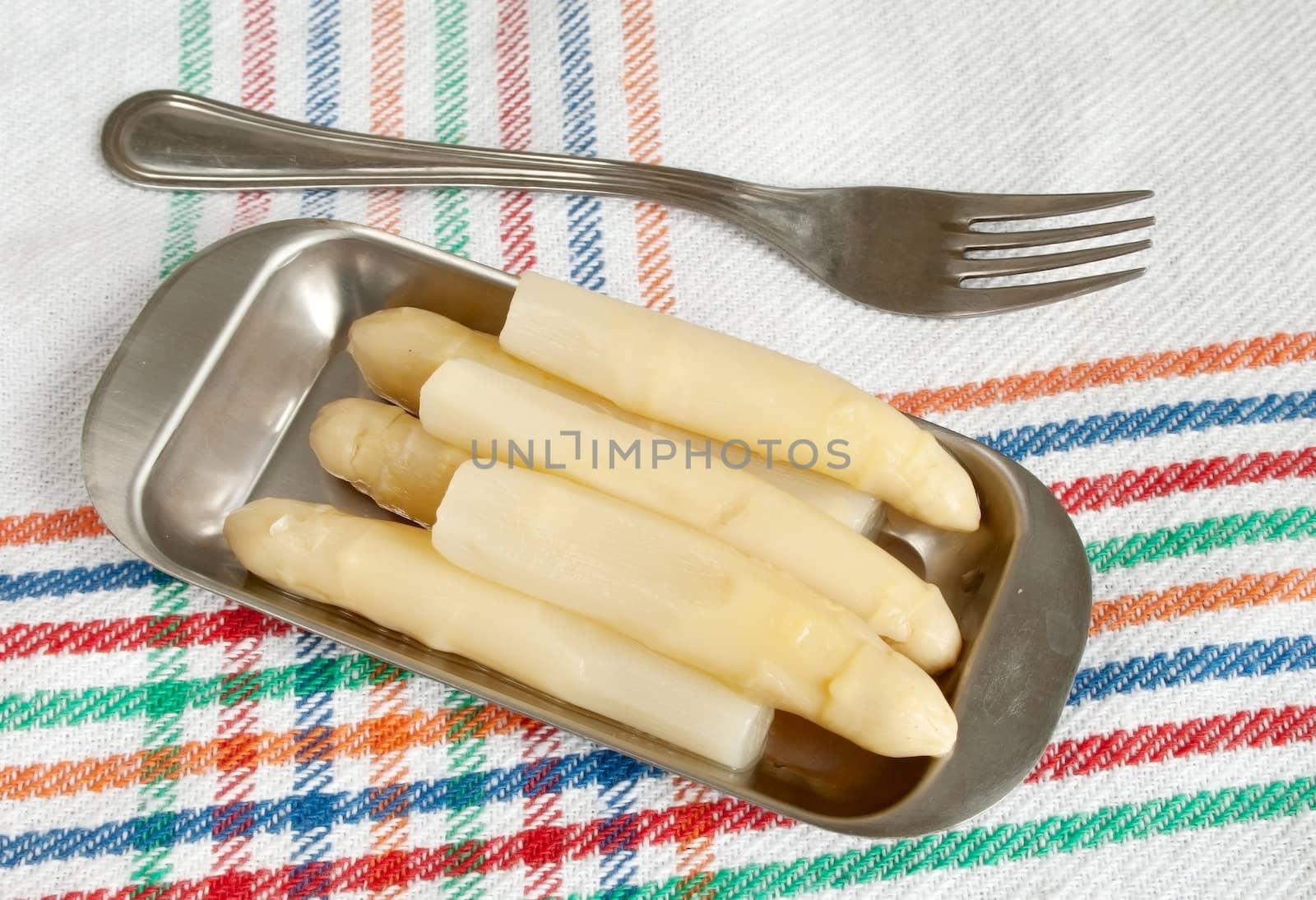 White asparagus in small plate on table-cloth