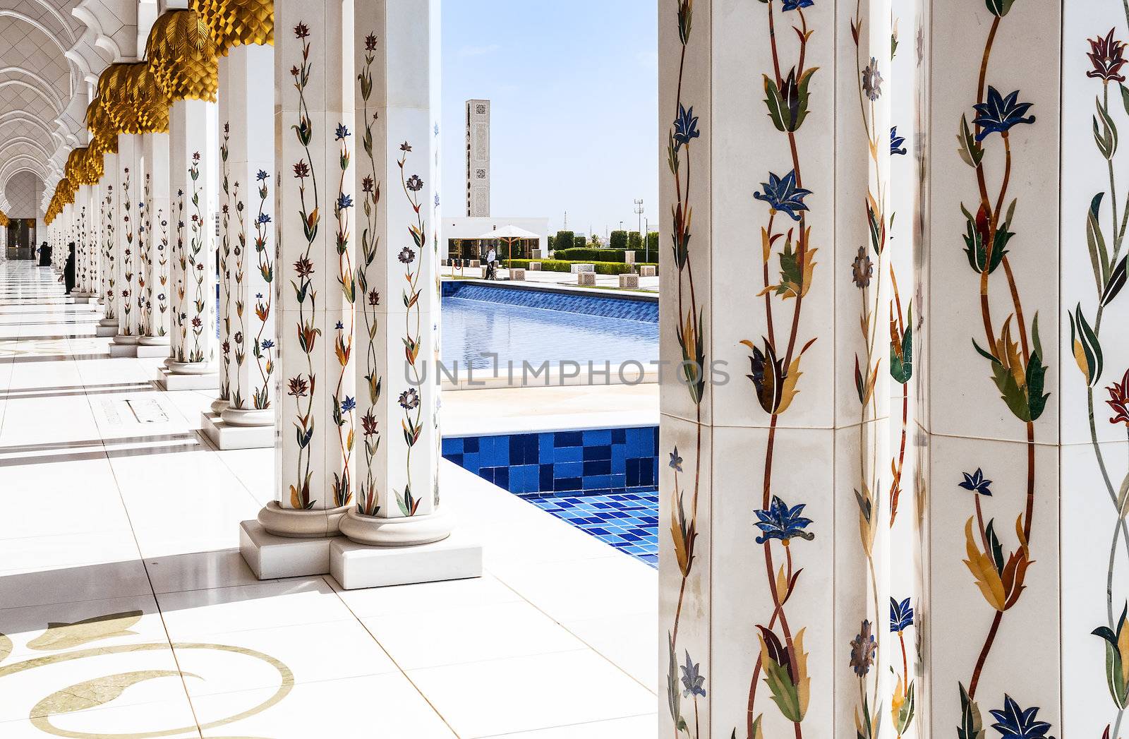 White Mosque in Abu Dhabi by ventdusud