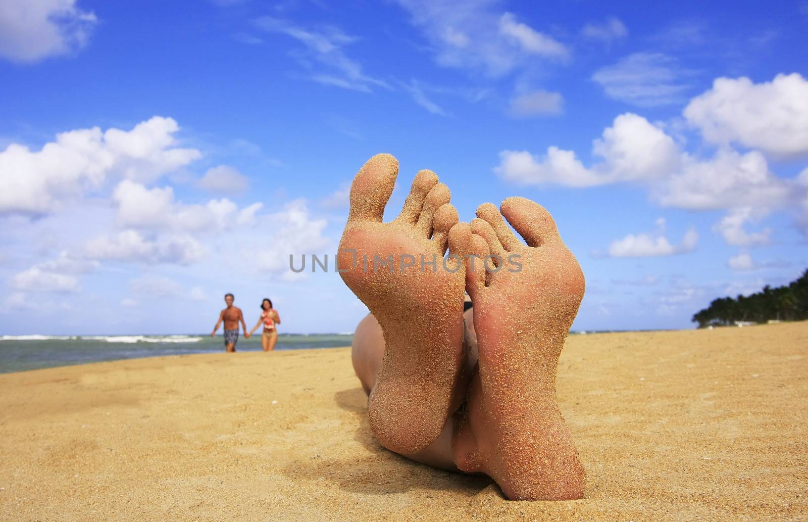 Sandy feet on a tropical beach by donya_nedomam
