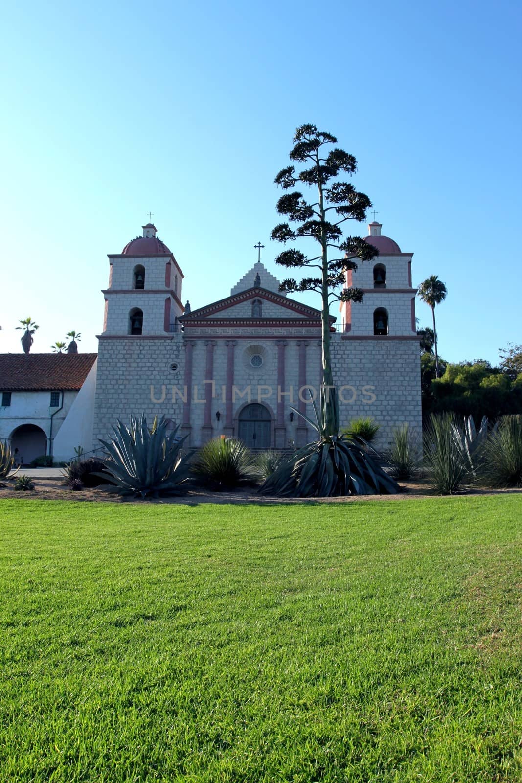 Santa Barbara Mission by hlehnerer