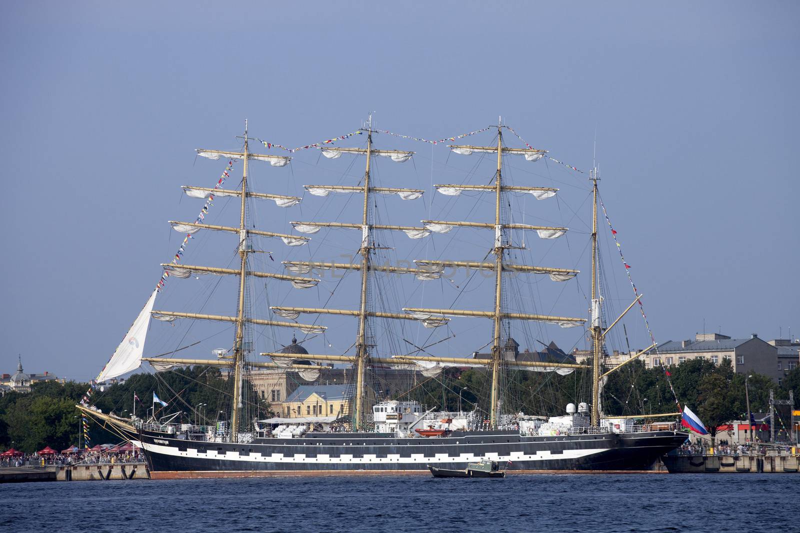 Russian tall ship Kruzenshtern by ints