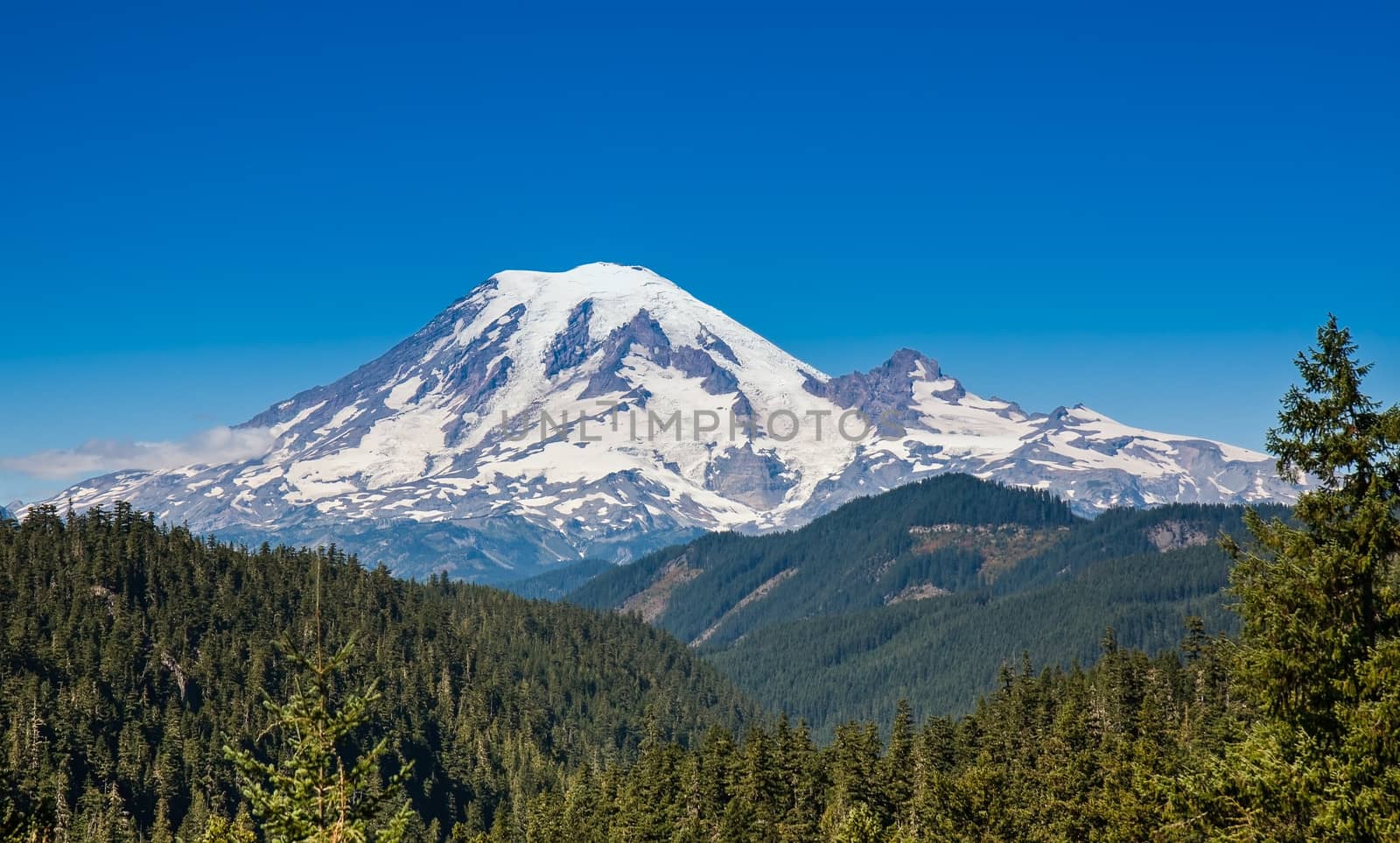 Mount Rainier by picturyay