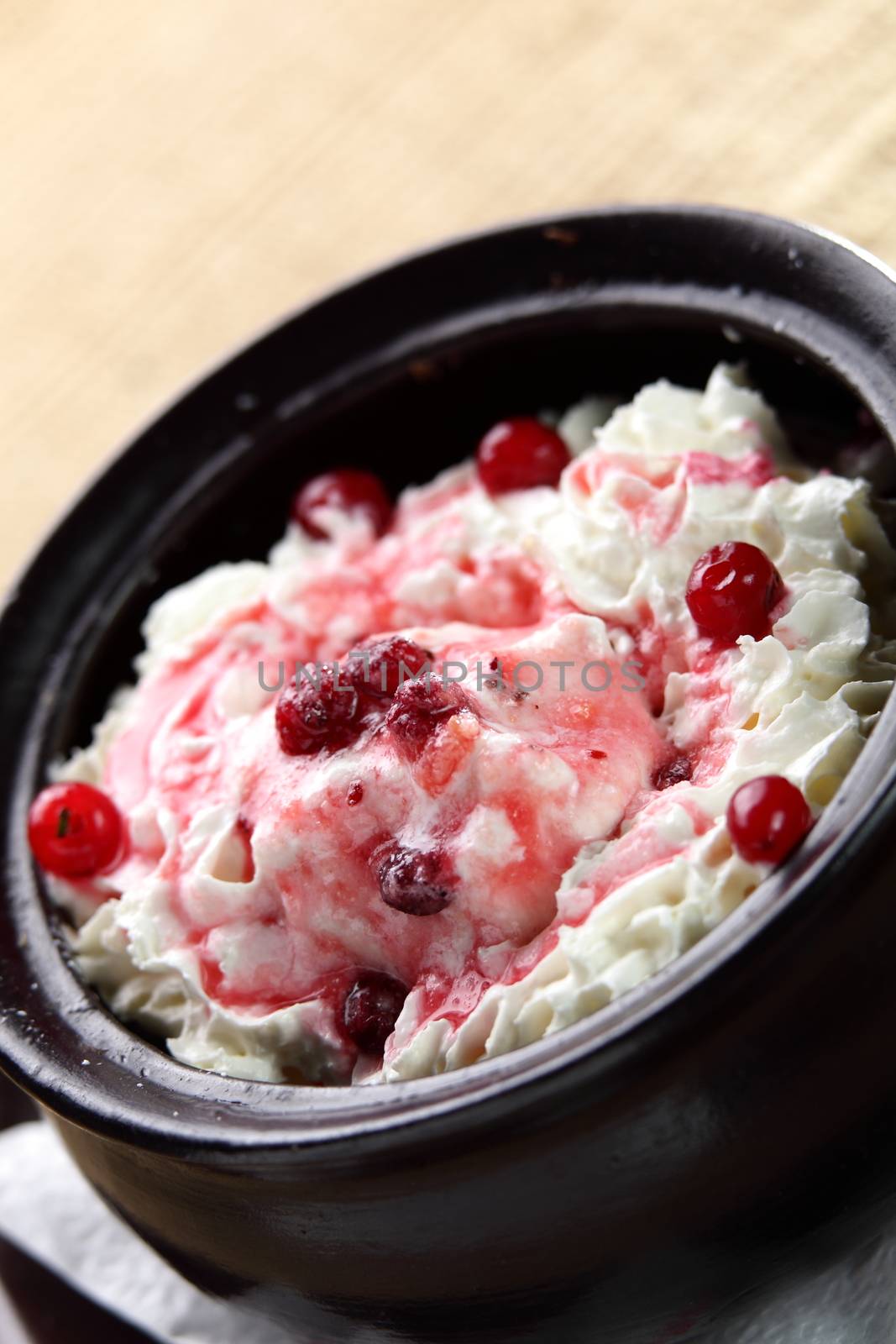 cold and white icecream in black pan